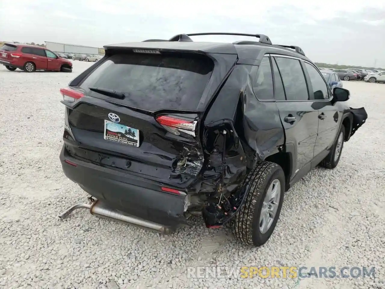 4 Photograph of a damaged car 2T3RWRFV5NW133918 TOYOTA RAV4 2022