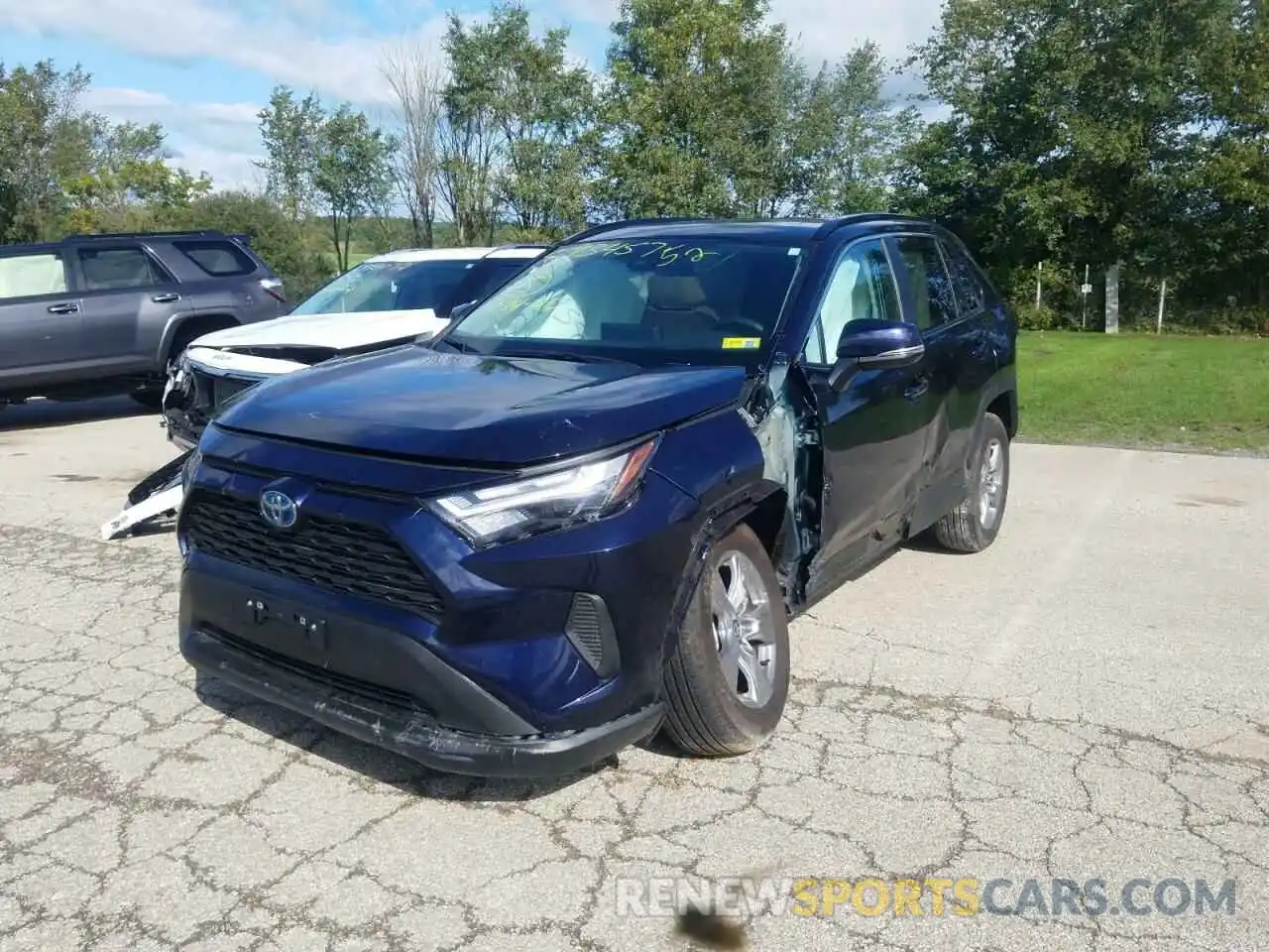 2 Photograph of a damaged car 2T3RWRFV6NW145172 TOYOTA RAV4 2022