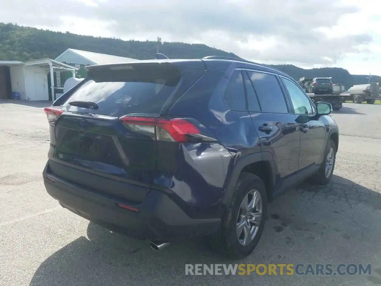 4 Photograph of a damaged car 2T3RWRFV6NW145172 TOYOTA RAV4 2022