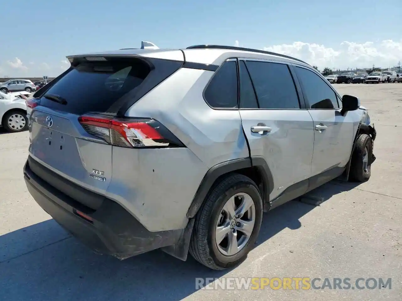 4 Photograph of a damaged car 2T3RWRFV7NW134746 TOYOTA RAV4 2022