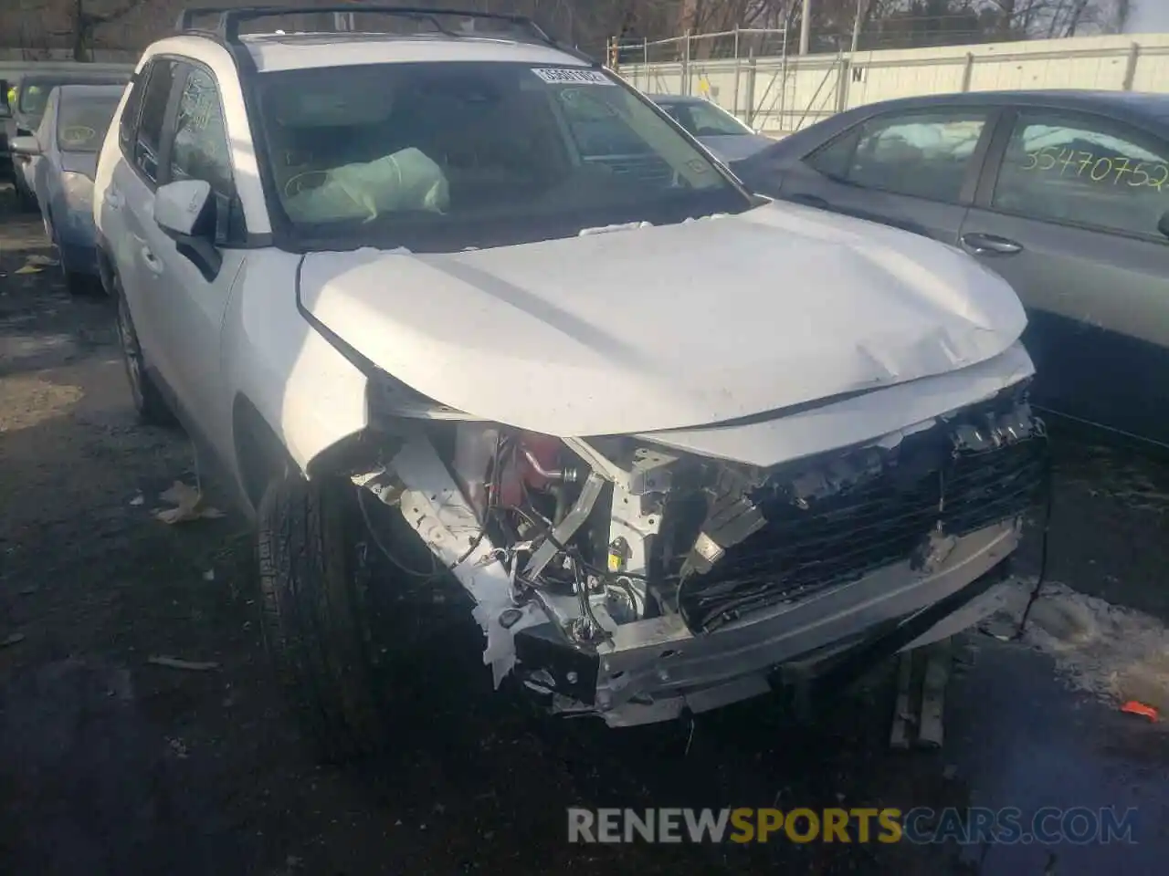 1 Photograph of a damaged car 2T3RWRFVXNW128827 TOYOTA RAV4 2022