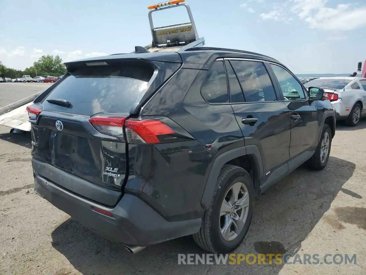 4 Photograph of a damaged car 2T3RWRFVXNW128973 TOYOTA RAV4 2022