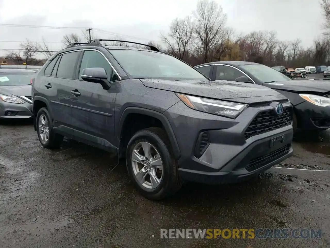 4 Photograph of a damaged car 2T3RWRFVXNW129718 TOYOTA RAV4 2022