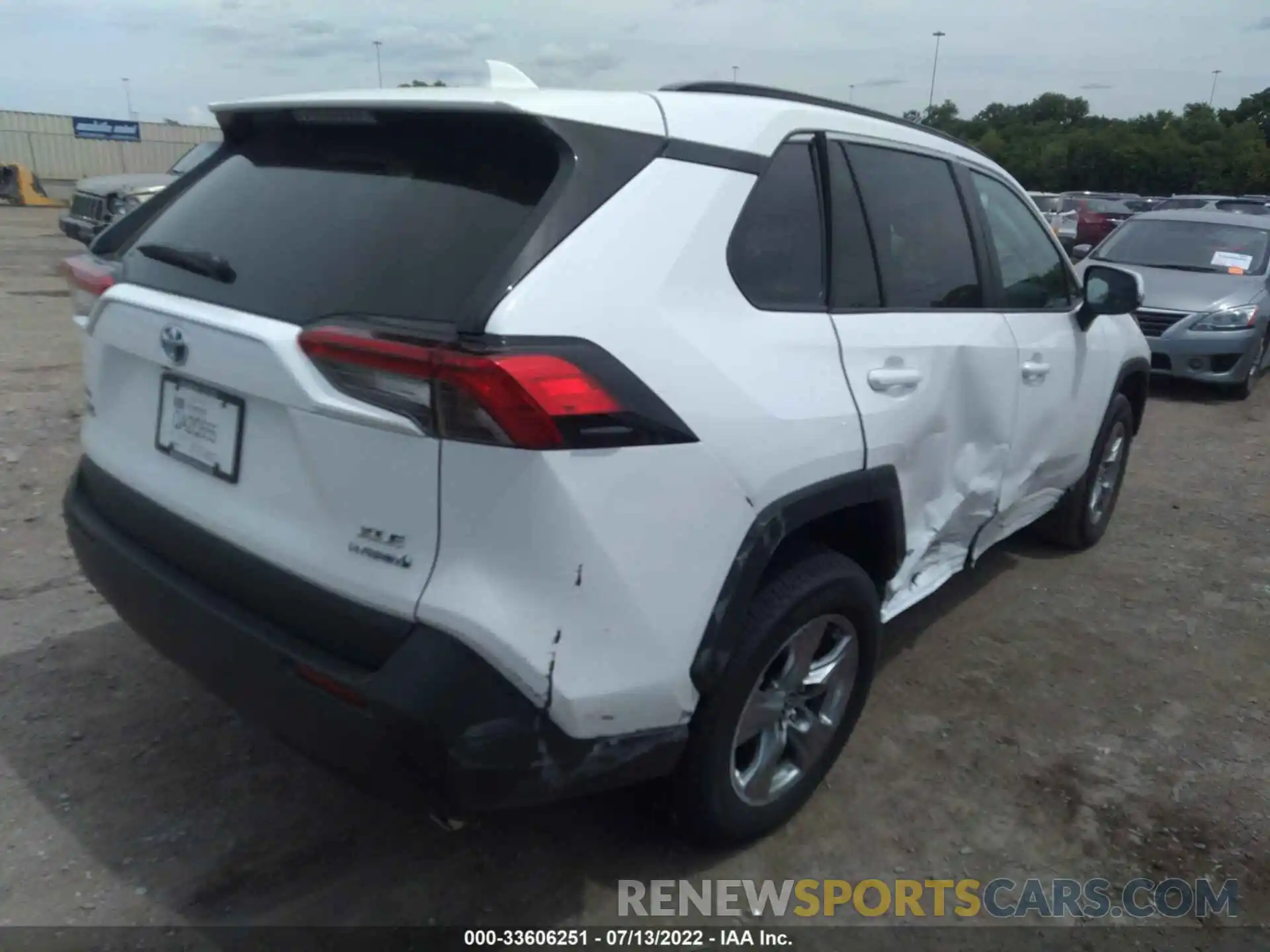 4 Photograph of a damaged car 2T3RWRFVXNW141318 TOYOTA RAV4 2022