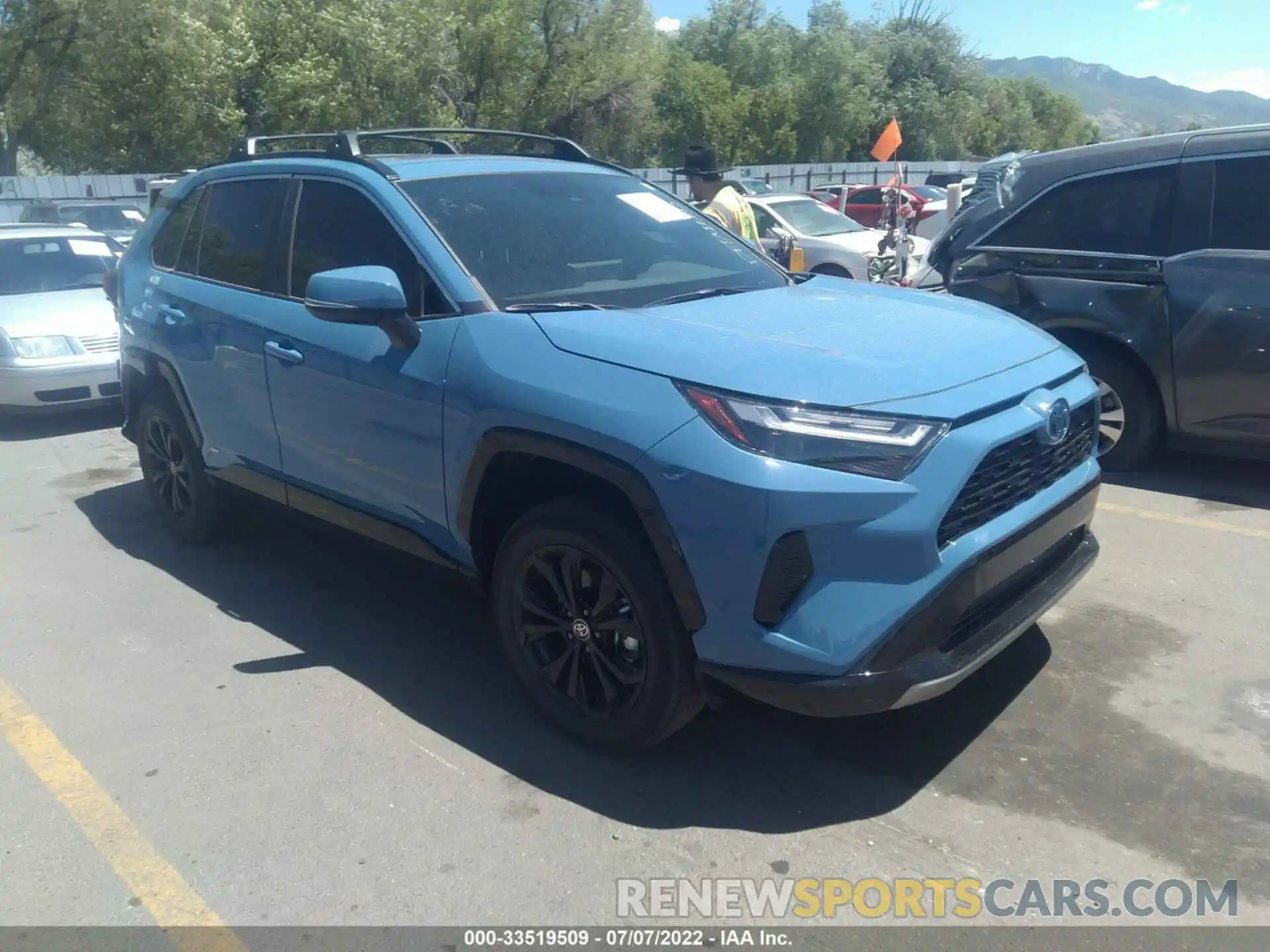 1 Photograph of a damaged car 2T3T6RFV9NW030412 TOYOTA RAV4 2022