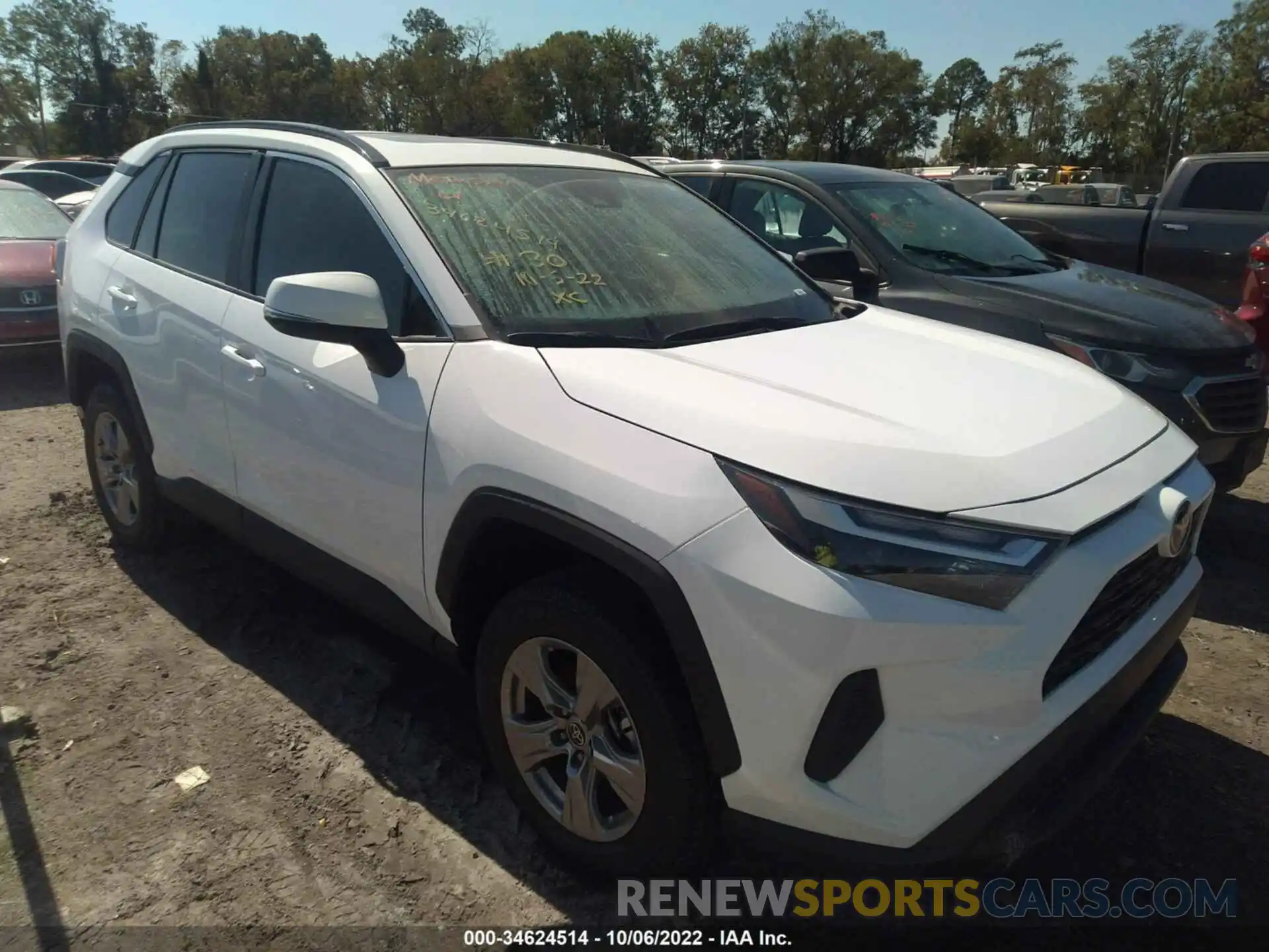 1 Photograph of a damaged car 2T3W1RFV0NC182110 TOYOTA RAV4 2022