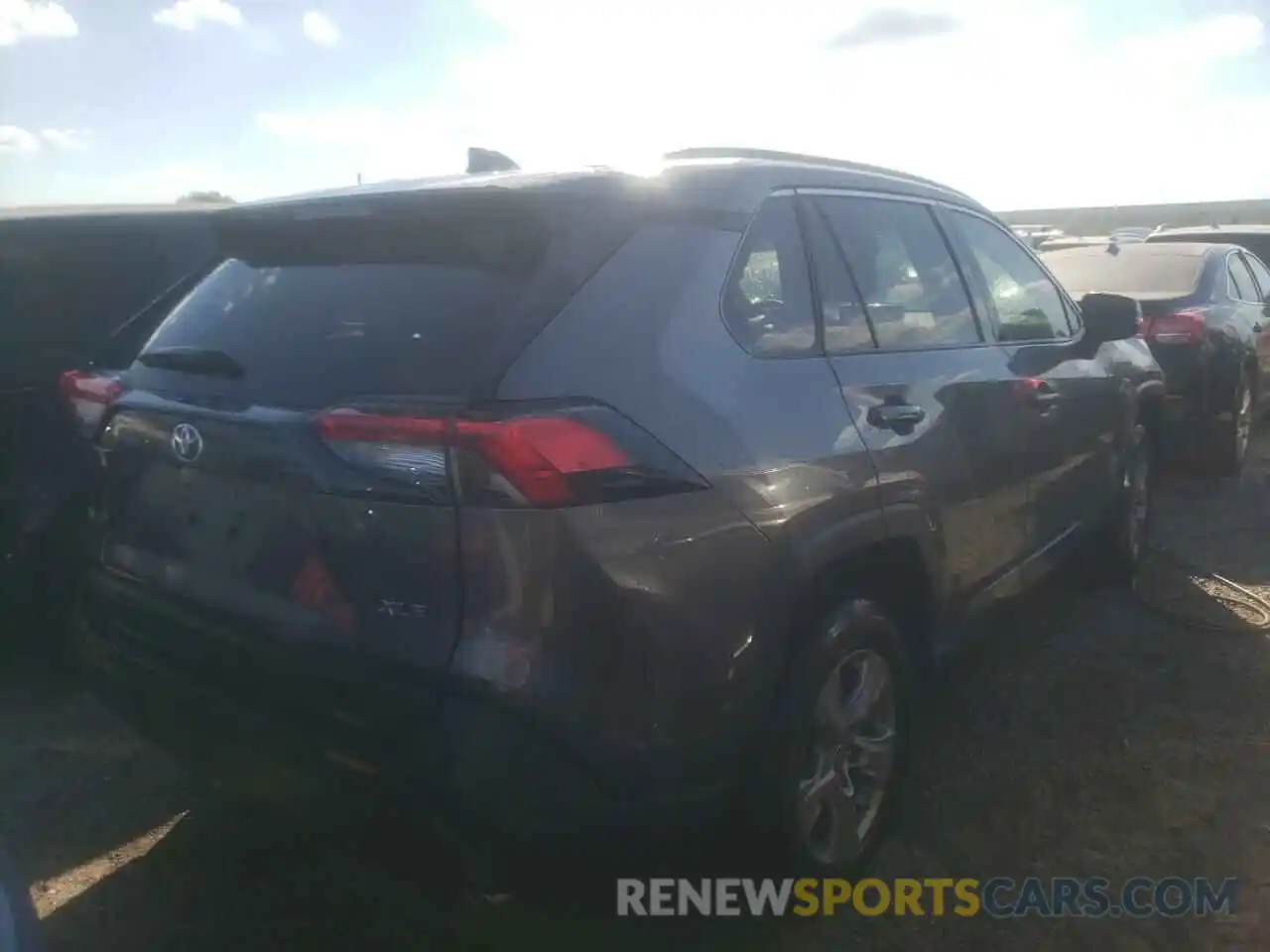 4 Photograph of a damaged car 2T3W1RFV0NC200234 TOYOTA RAV4 2022