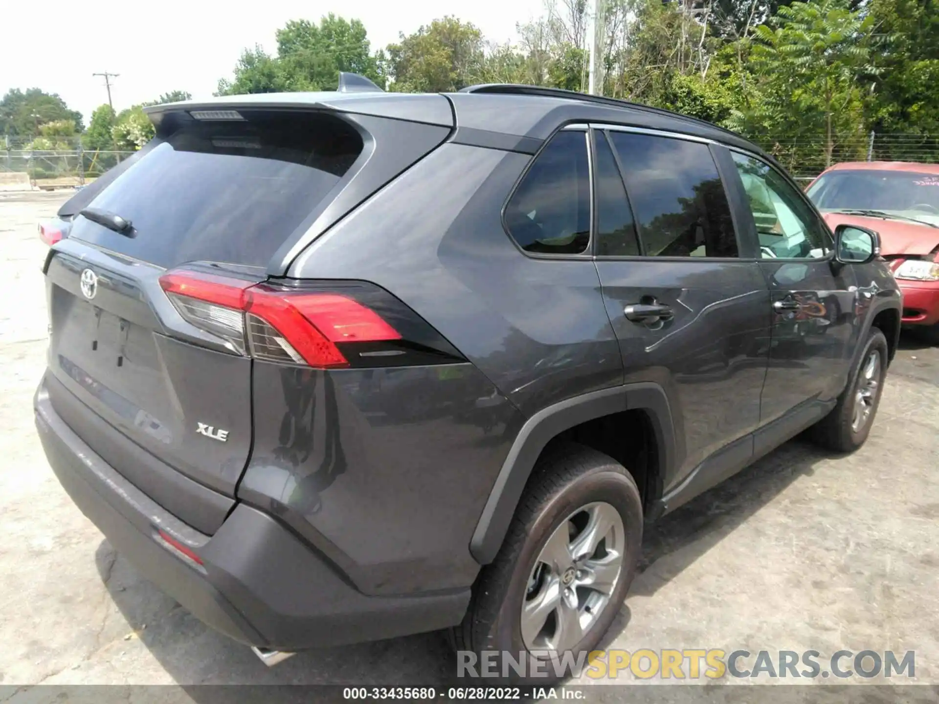 4 Photograph of a damaged car 2T3W1RFV0NW200572 TOYOTA RAV4 2022