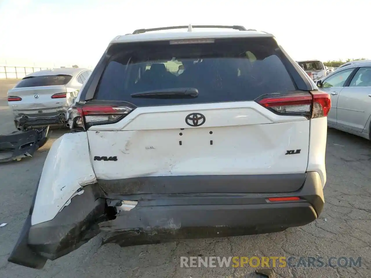 6 Photograph of a damaged car 2T3W1RFV1NW195799 TOYOTA RAV4 2022