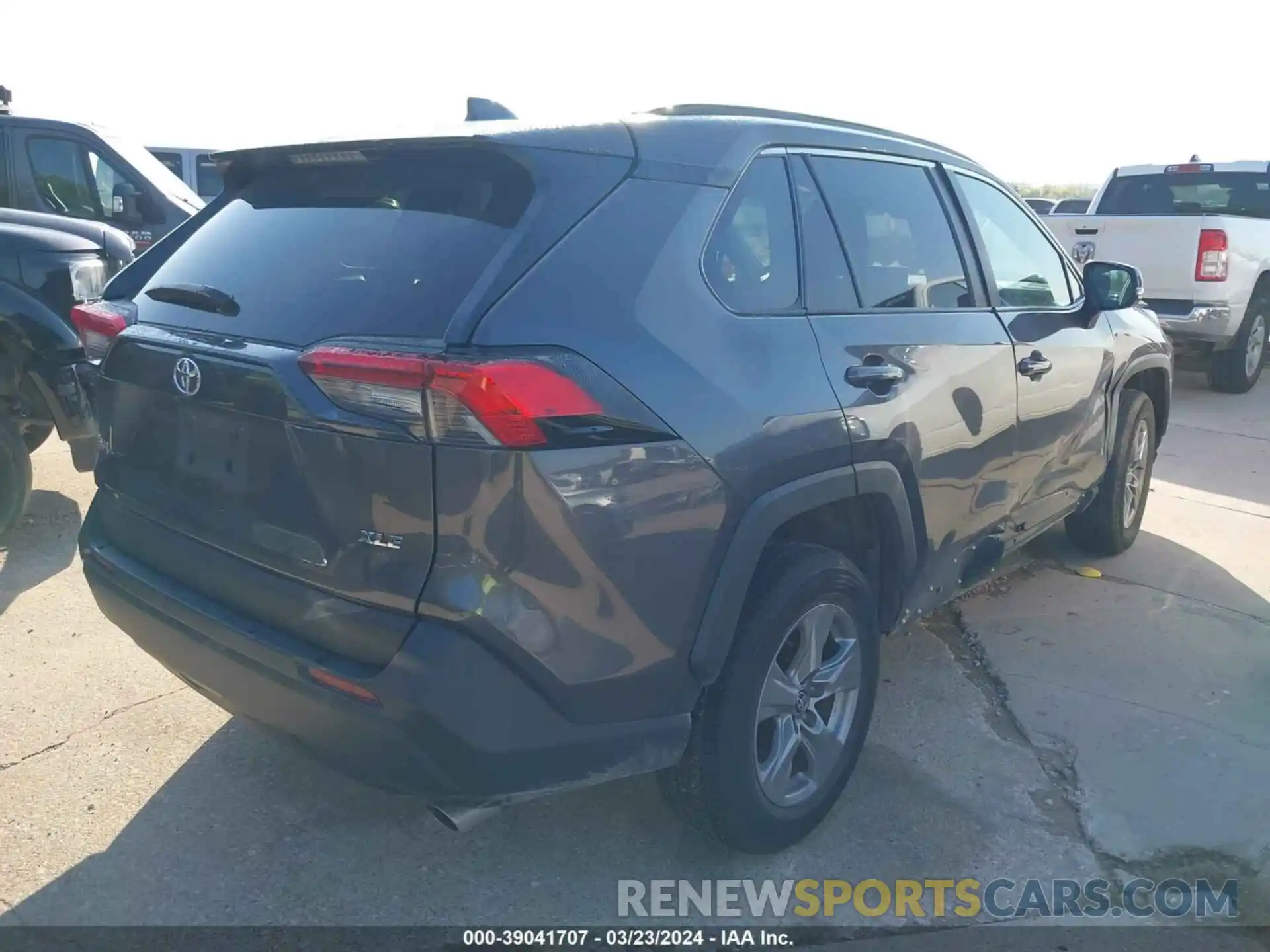 4 Photograph of a damaged car 2T3W1RFV1NW217185 TOYOTA RAV4 2022