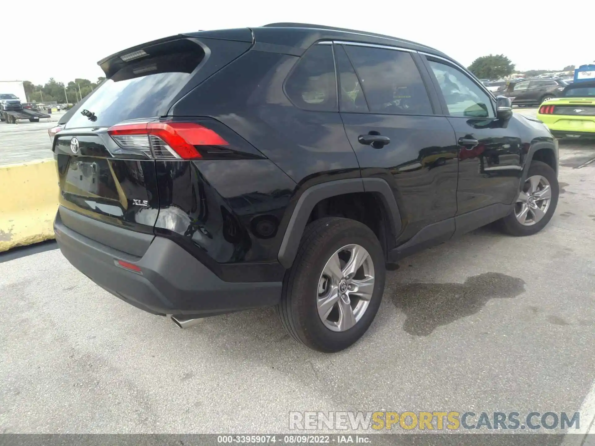 4 Photograph of a damaged car 2T3W1RFV2NC178768 TOYOTA RAV4 2022