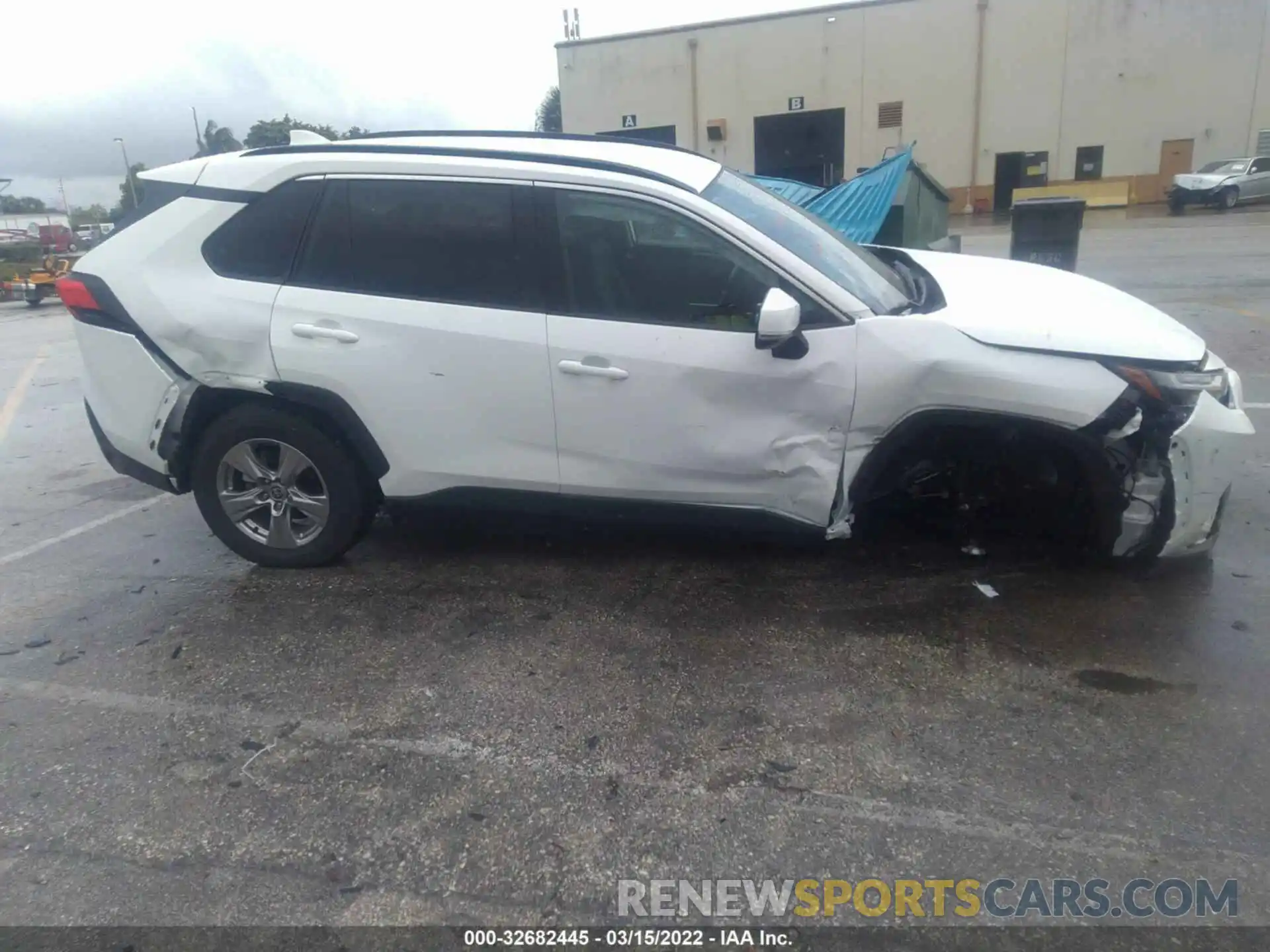 6 Photograph of a damaged car 2T3W1RFV2NW190143 TOYOTA RAV4 2022