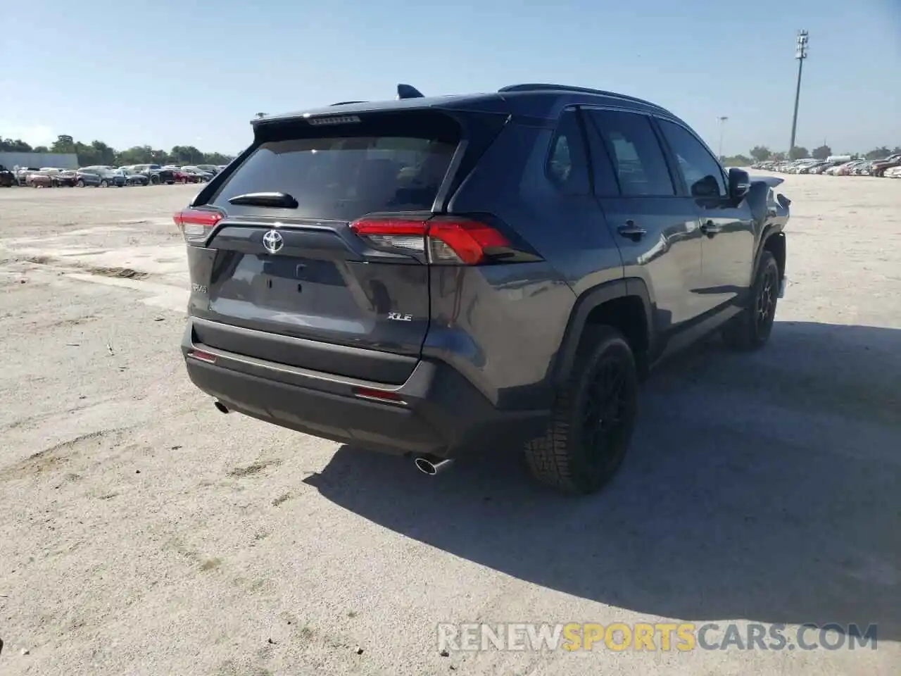 4 Photograph of a damaged car 2T3W1RFV4NC176326 TOYOTA RAV4 2022