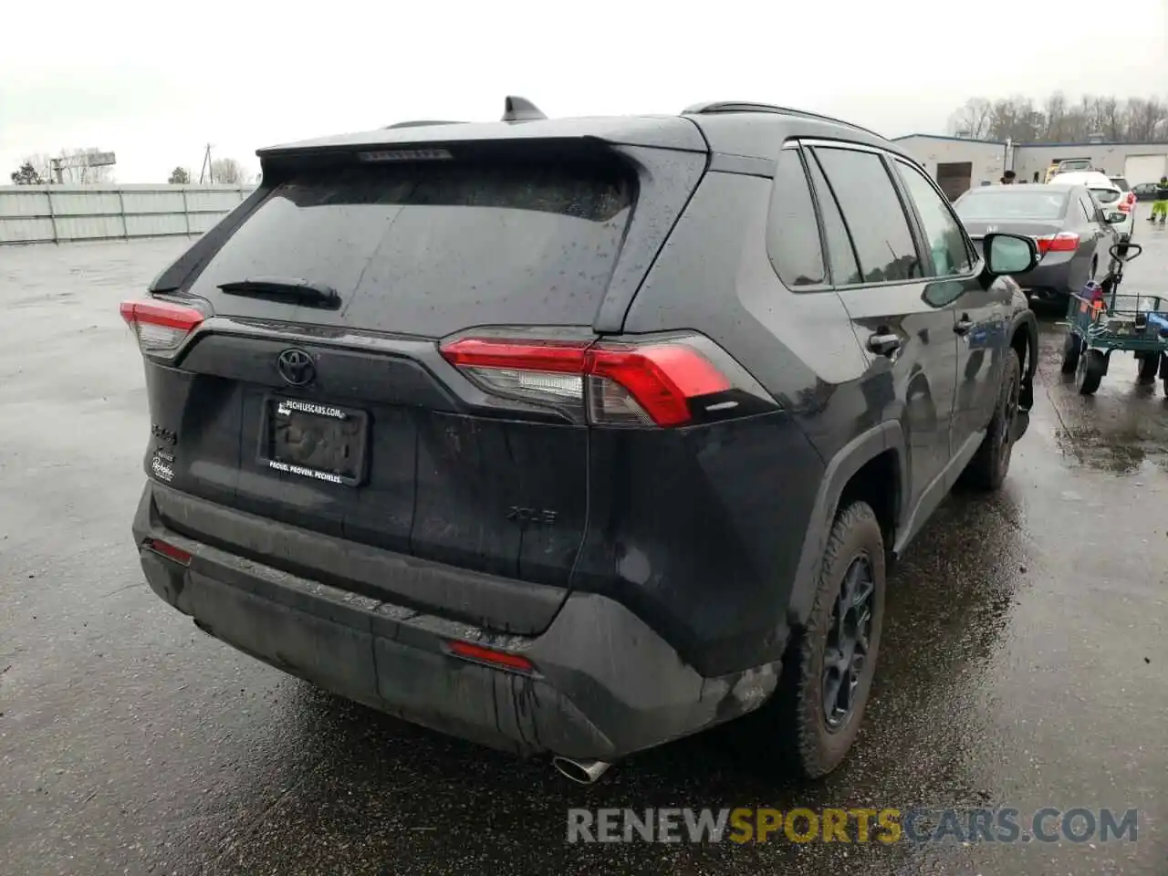 4 Photograph of a damaged car 2T3W1RFV4NC177251 TOYOTA RAV4 2022