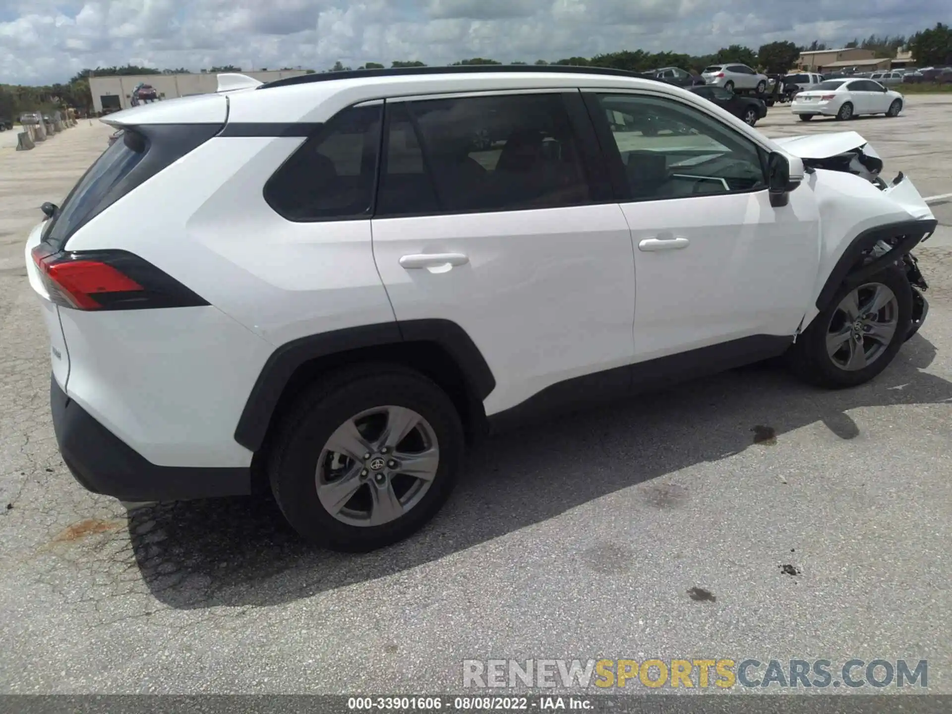 4 Photograph of a damaged car 2T3W1RFV5NC190462 TOYOTA RAV4 2022