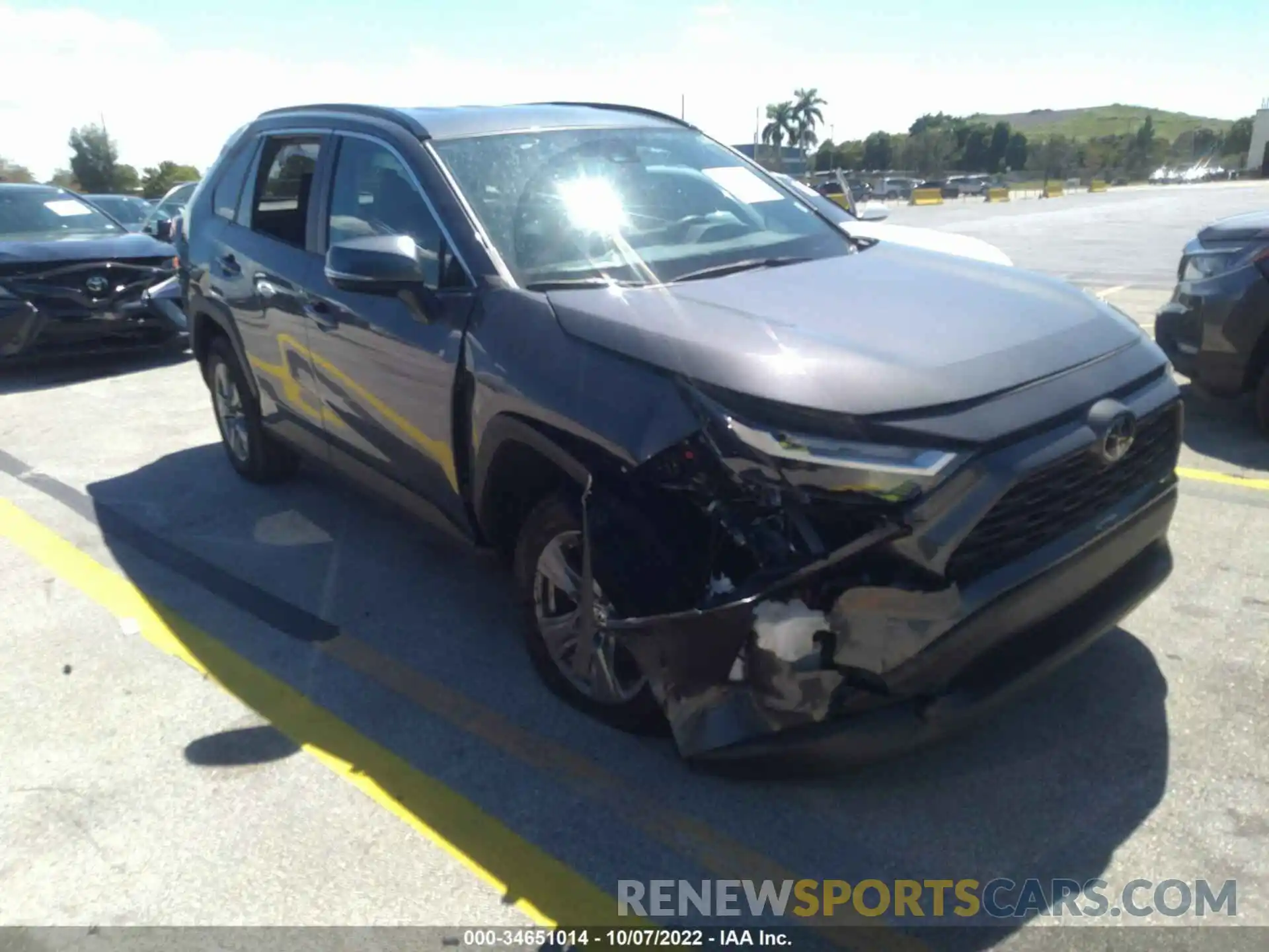 1 Photograph of a damaged car 2T3W1RFV5NW193375 TOYOTA RAV4 2022