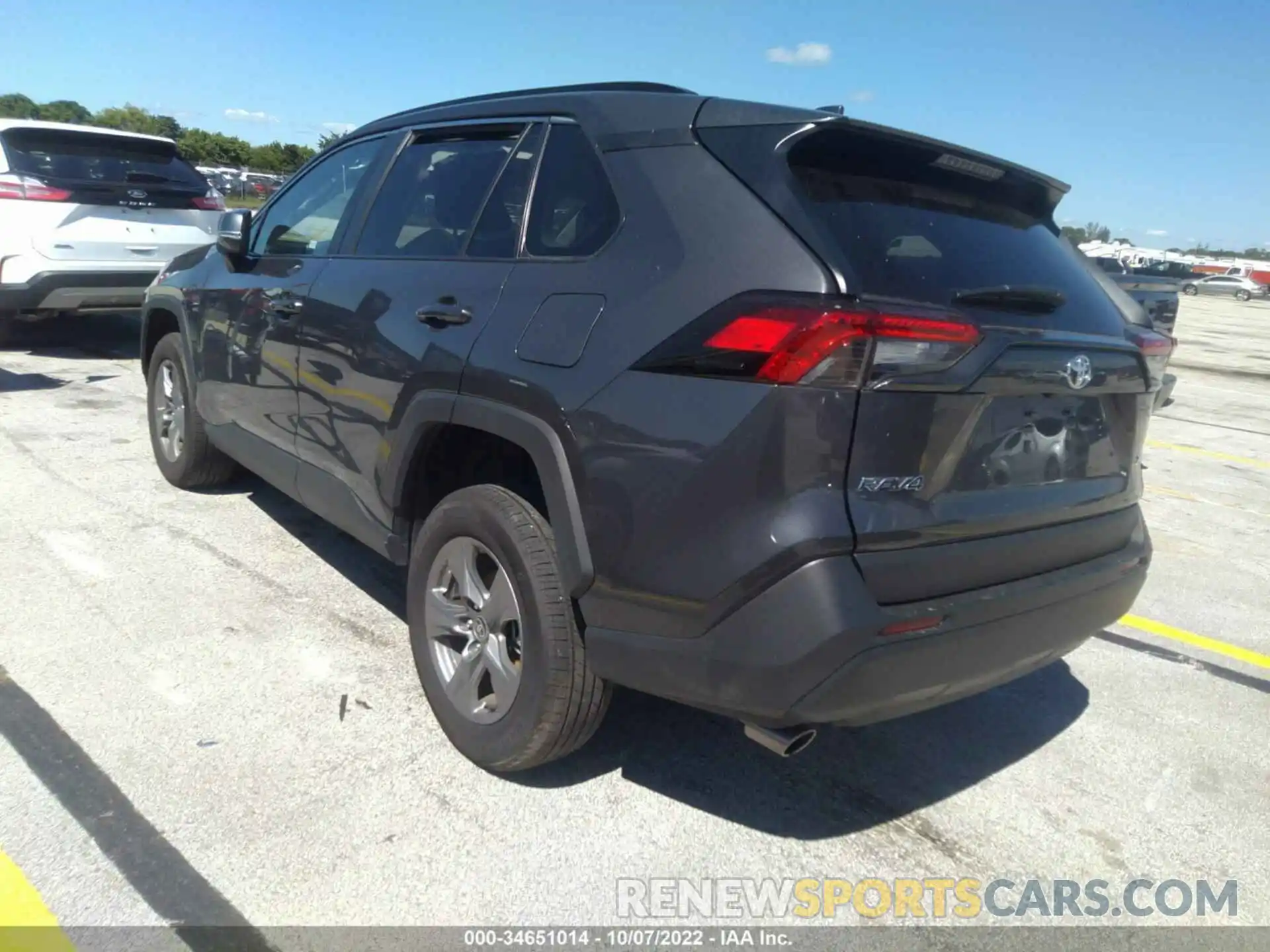 3 Photograph of a damaged car 2T3W1RFV5NW193375 TOYOTA RAV4 2022