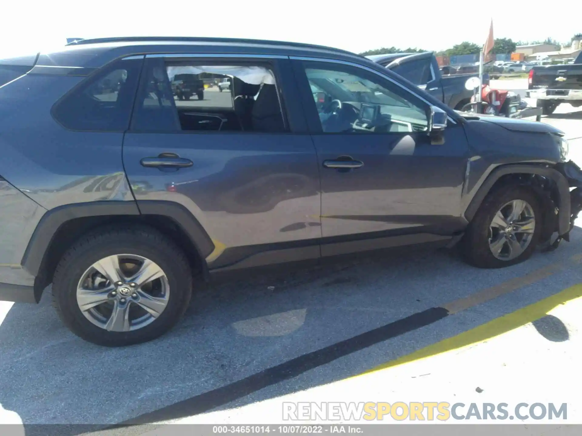 6 Photograph of a damaged car 2T3W1RFV5NW193375 TOYOTA RAV4 2022