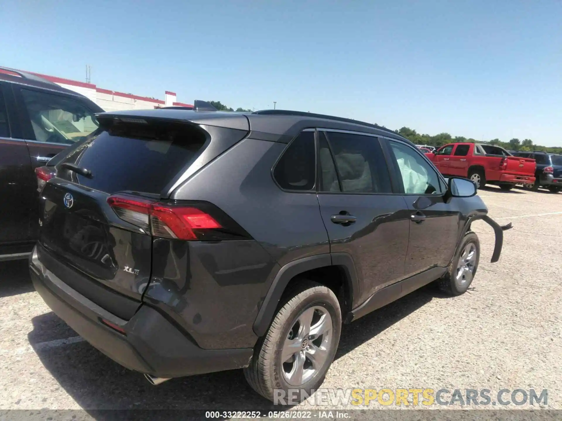 4 Photograph of a damaged car 2T3W1RFV6NW192154 TOYOTA RAV4 2022