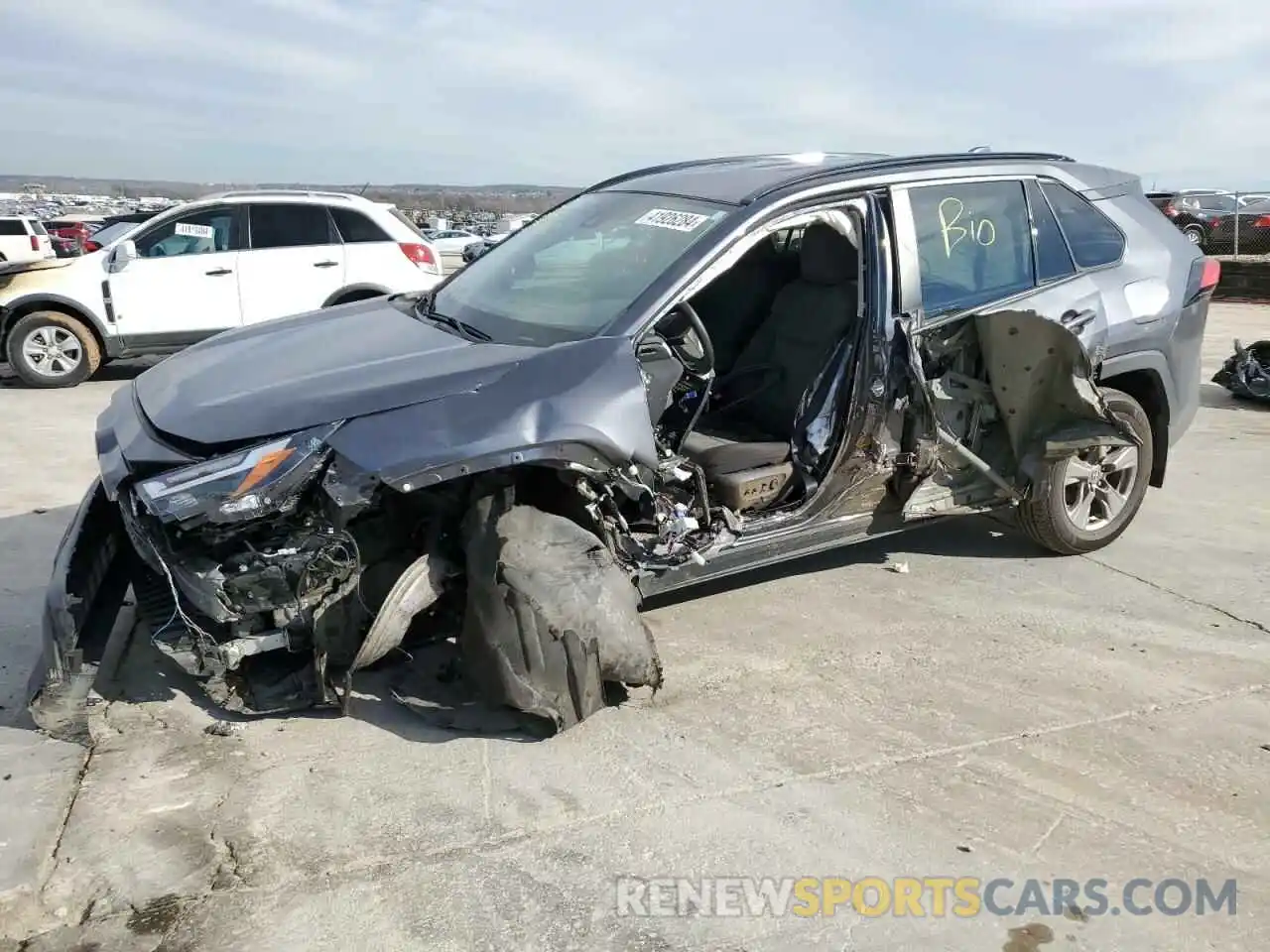 1 Photograph of a damaged car 2T3W1RFV6NW220969 TOYOTA RAV4 2022