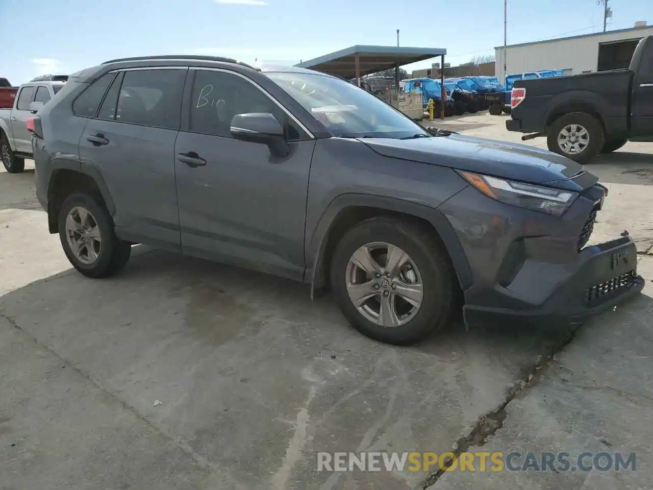 4 Photograph of a damaged car 2T3W1RFV6NW220969 TOYOTA RAV4 2022