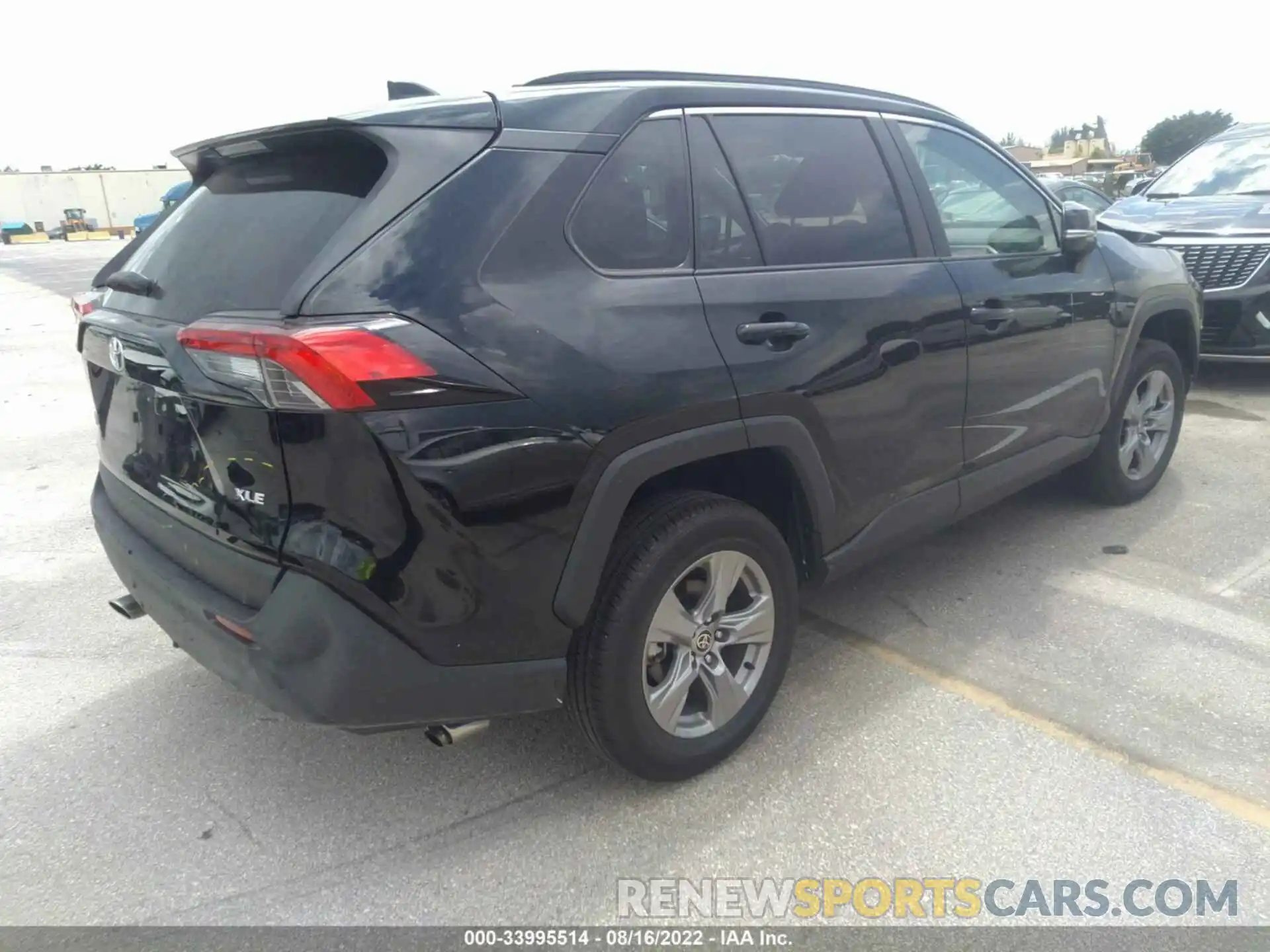 4 Photograph of a damaged car 2T3W1RFV7NC180774 TOYOTA RAV4 2022