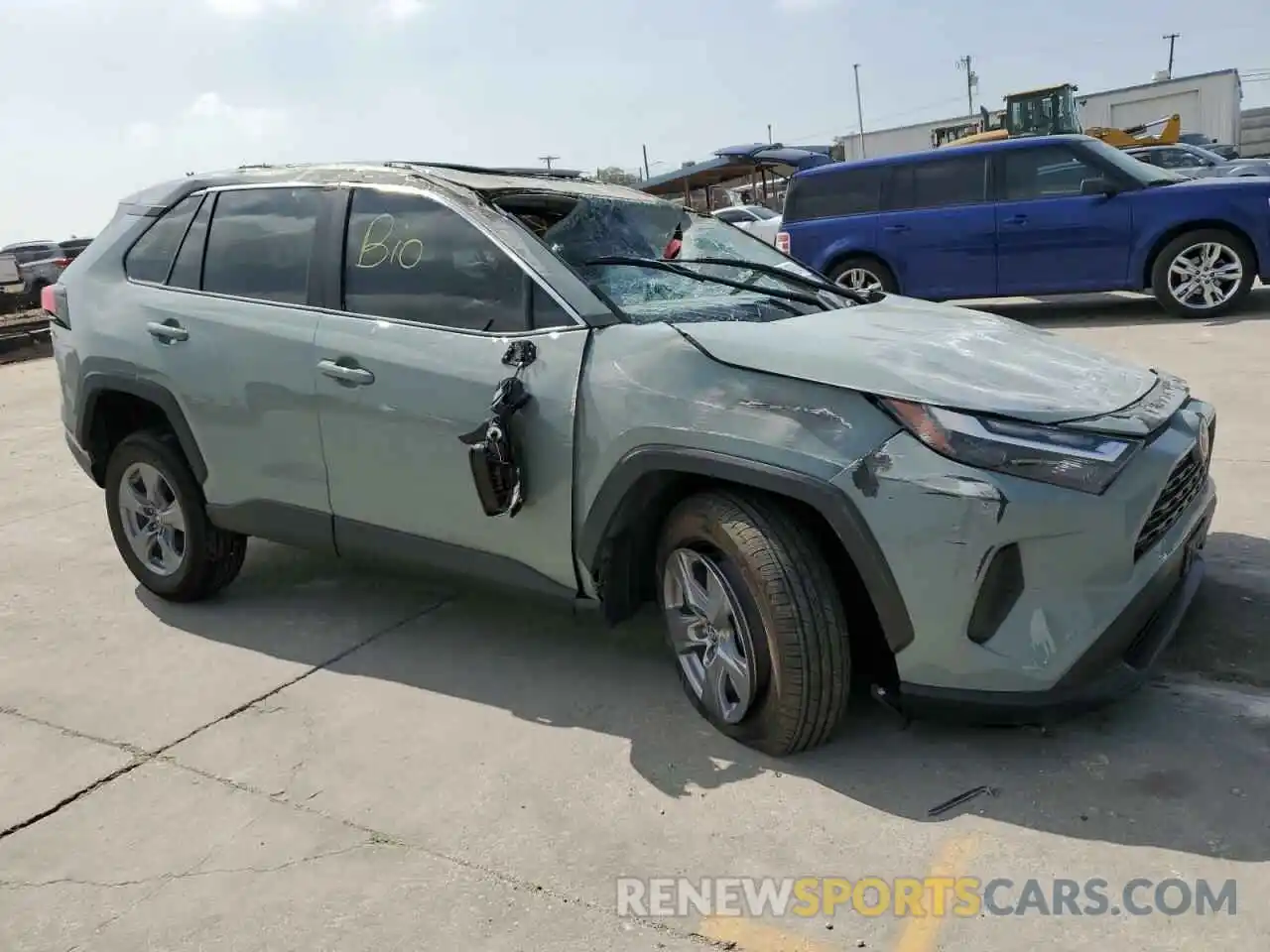 4 Photograph of a damaged car 2T3W1RFV7NW212668 TOYOTA RAV4 2022