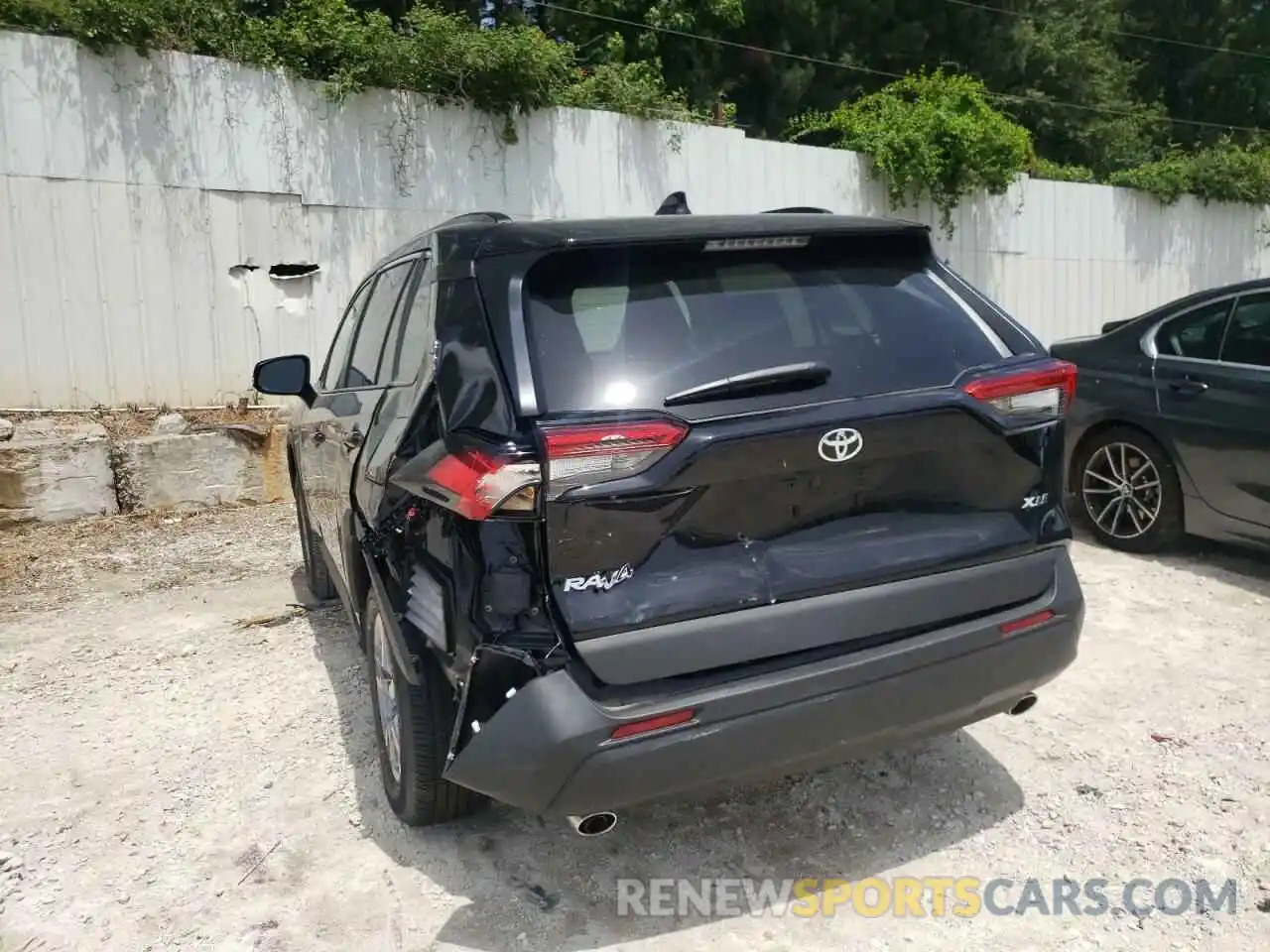 9 Photograph of a damaged car 2T3W1RFV8NC178354 TOYOTA RAV4 2022