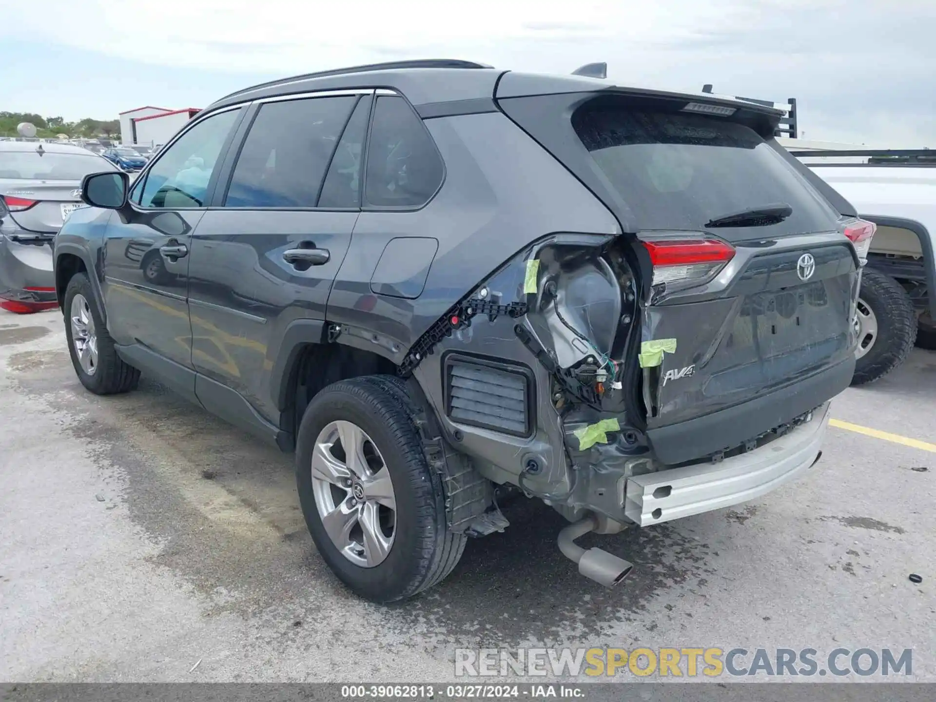 3 Photograph of a damaged car 2T3W1RFV8NC198510 TOYOTA RAV4 2022