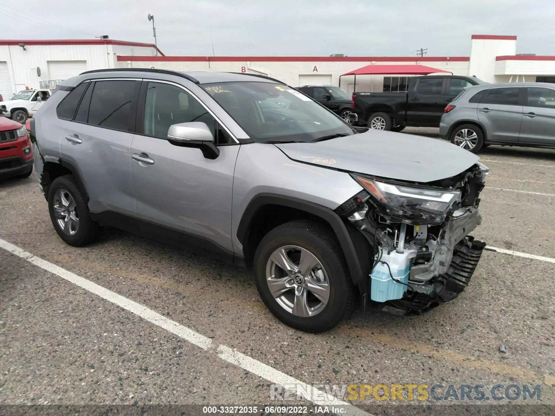 1 Photograph of a damaged car 2T3W1RFV8NW194326 TOYOTA RAV4 2022