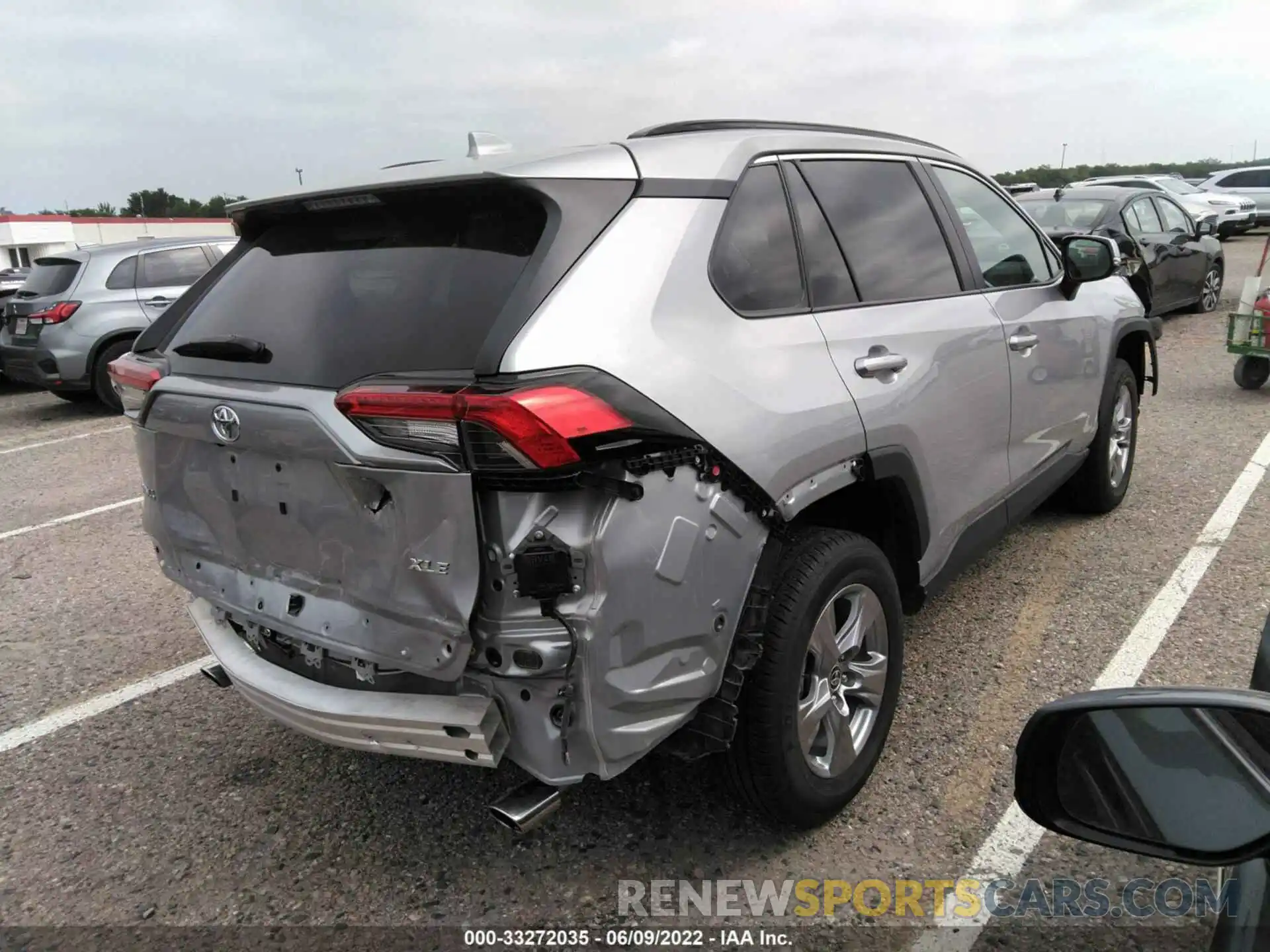 4 Photograph of a damaged car 2T3W1RFV8NW194326 TOYOTA RAV4 2022