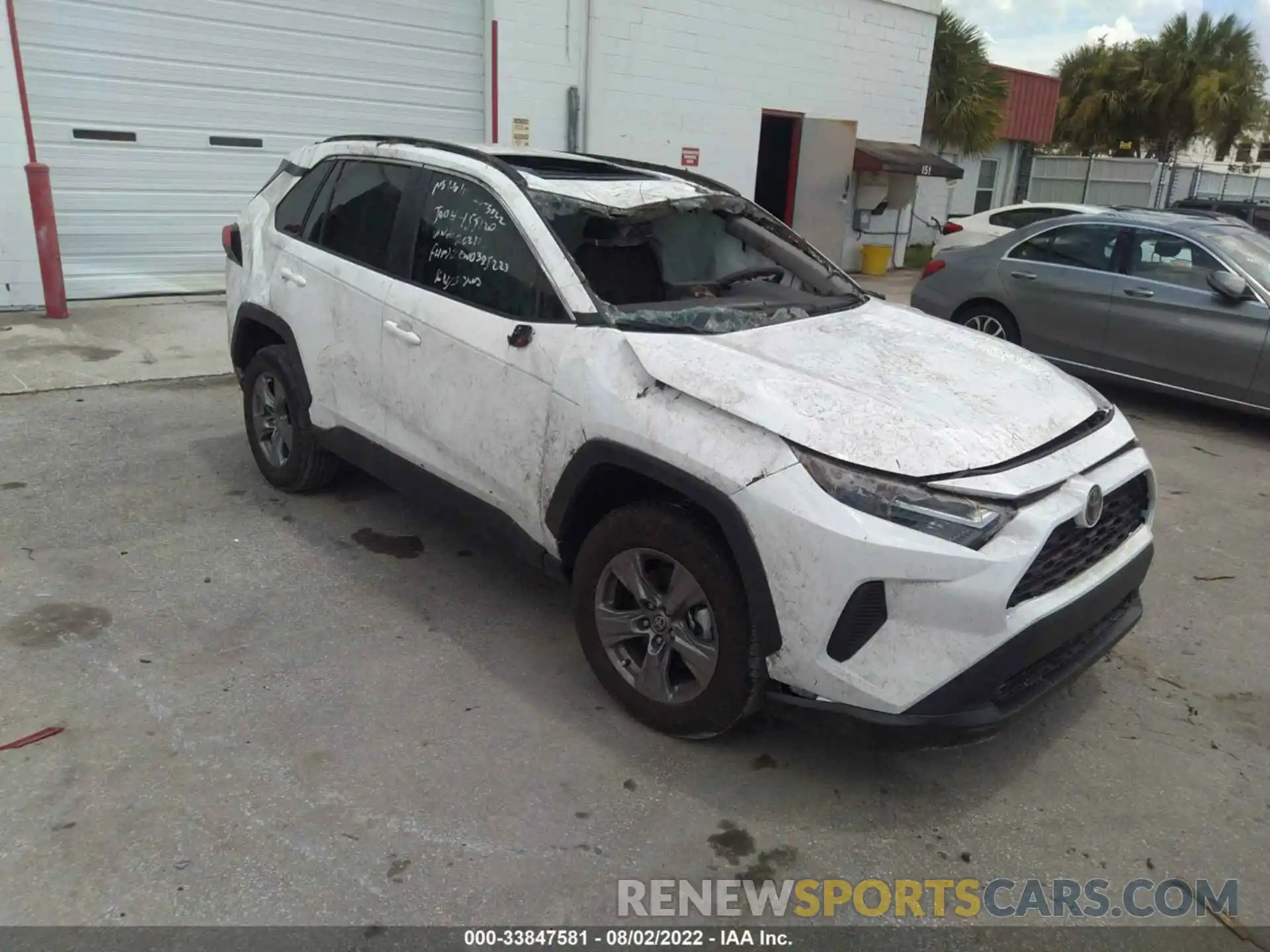 1 Photograph of a damaged car 2T3W1RFV9NW202112 TOYOTA RAV4 2022