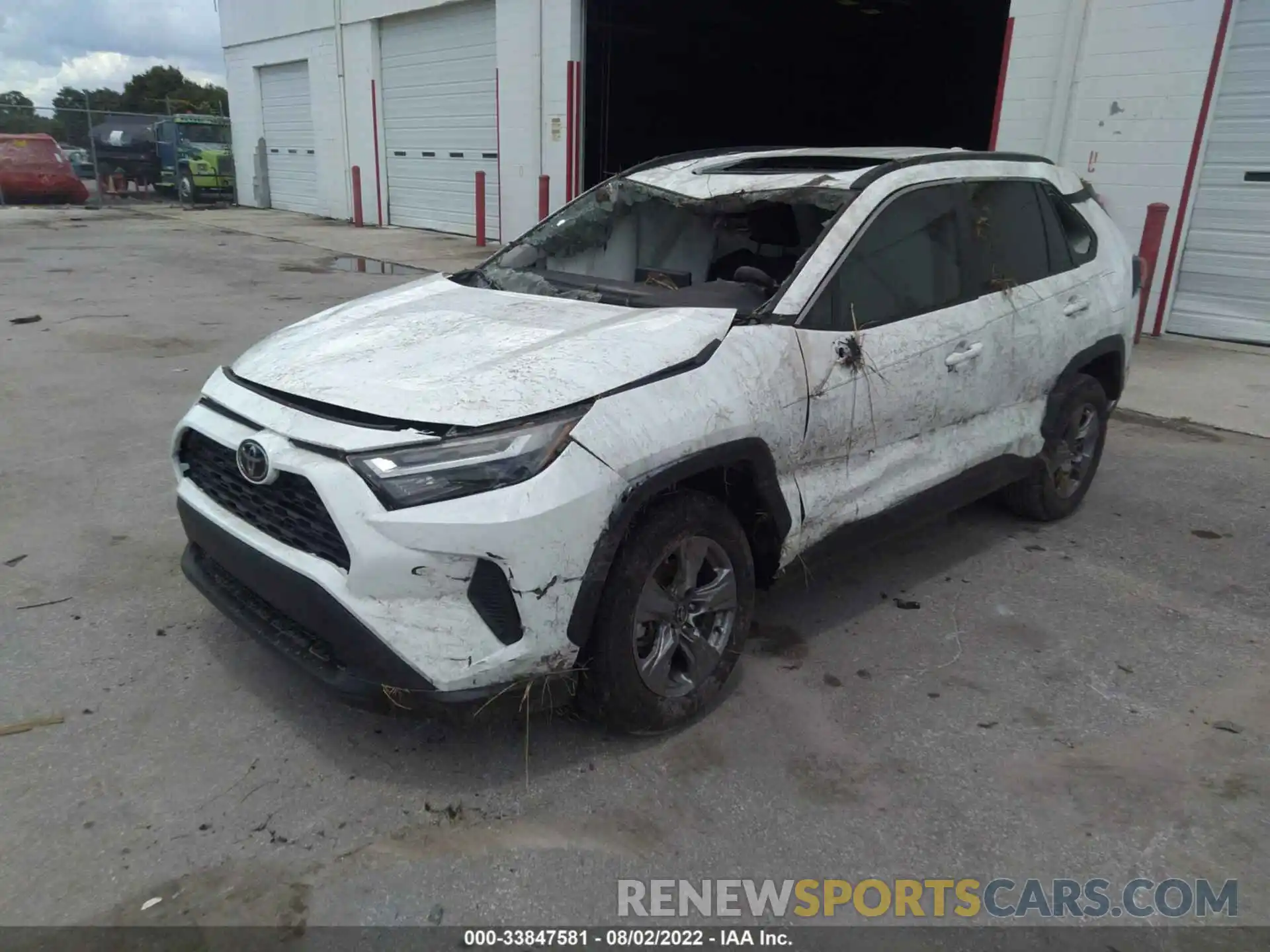 2 Photograph of a damaged car 2T3W1RFV9NW202112 TOYOTA RAV4 2022