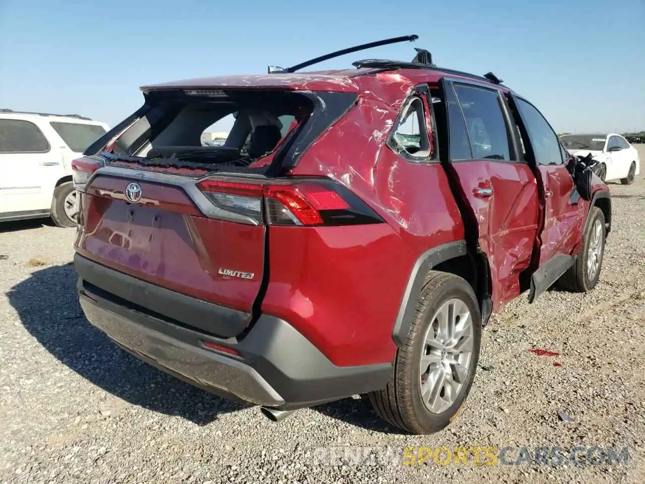 4 Photograph of a damaged car 2T3Y1RFV8NW198255 TOYOTA RAV4 2022