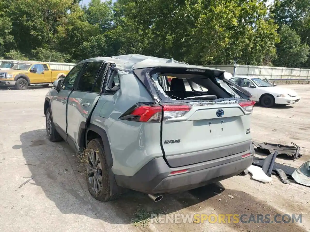 3 Photograph of a damaged car 4T3B6RFV2NU072836 TOYOTA RAV4 2022