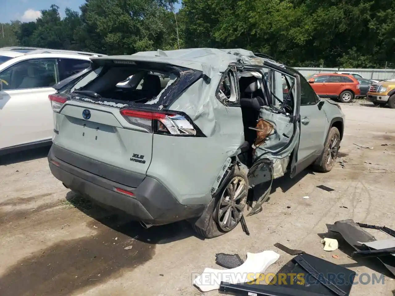 4 Photograph of a damaged car 4T3B6RFV2NU072836 TOYOTA RAV4 2022