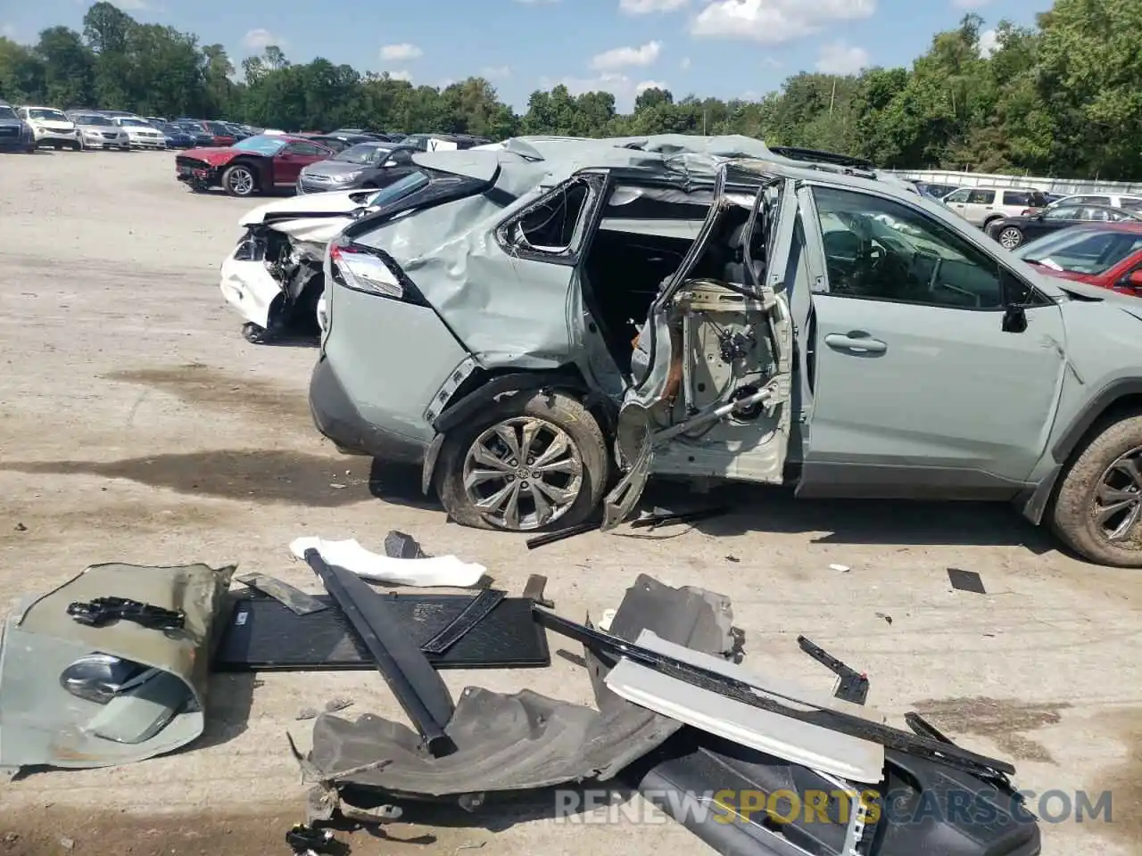 9 Photograph of a damaged car 4T3B6RFV2NU072836 TOYOTA RAV4 2022