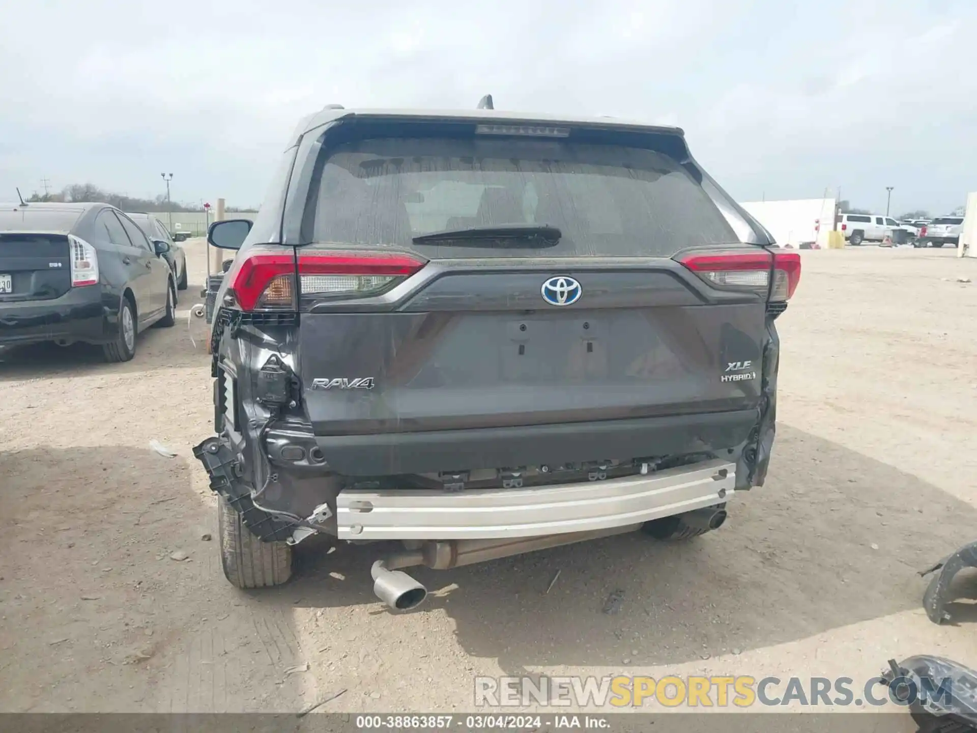 18 Photograph of a damaged car 4T3B6RFV6NU079689 TOYOTA RAV4 2022