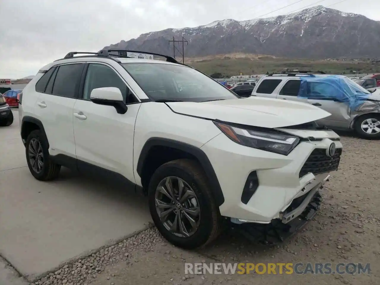 1 Photograph of a damaged car 4T3B6RFV8NU069021 TOYOTA RAV4 2022