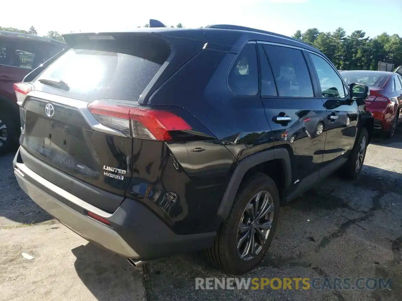 4 Photograph of a damaged car 4T3D6RFV2NU069072 TOYOTA RAV4 2022