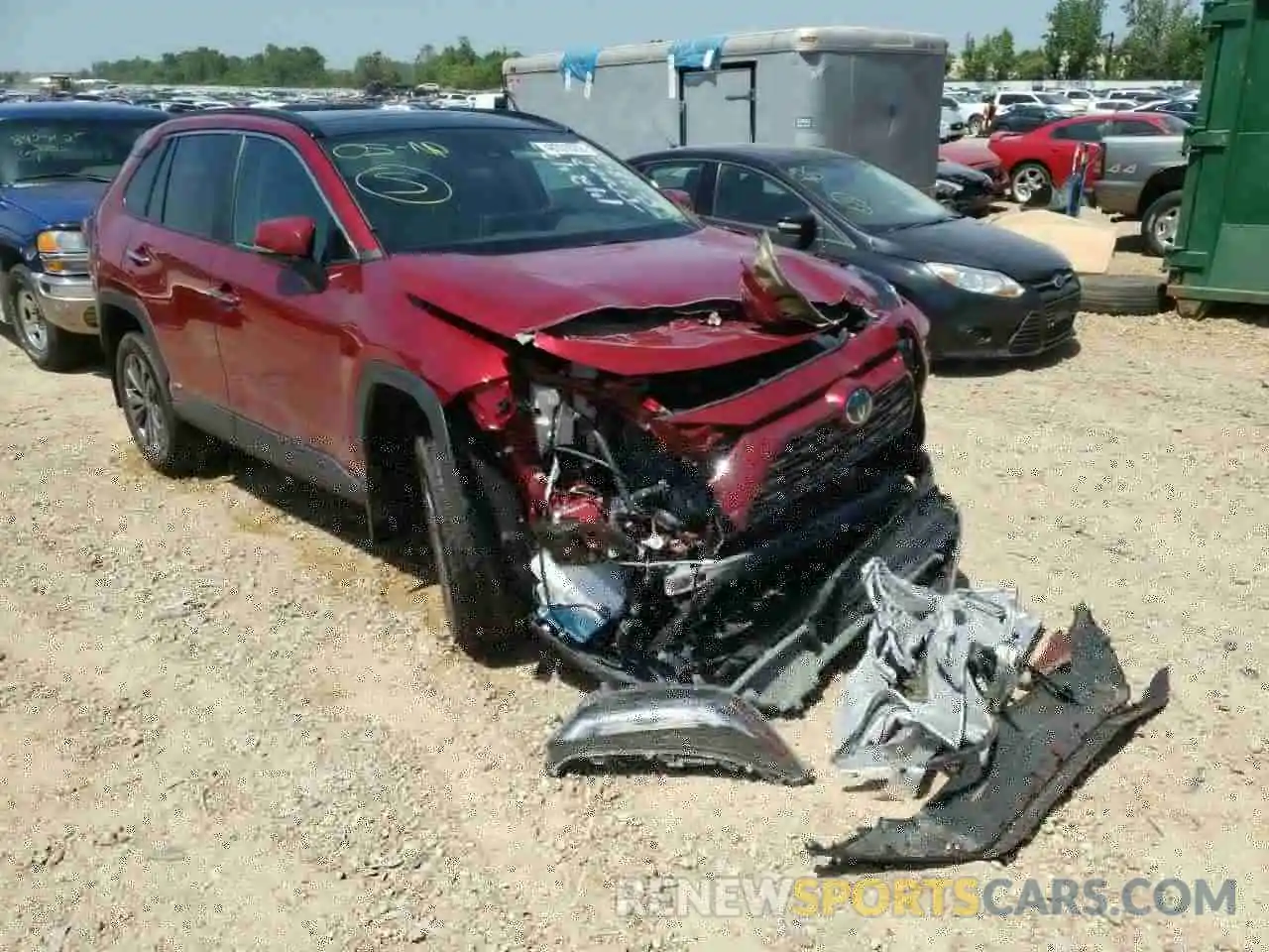 1 Photograph of a damaged car 4T3D6RFV8NU076754 TOYOTA RAV4 2022