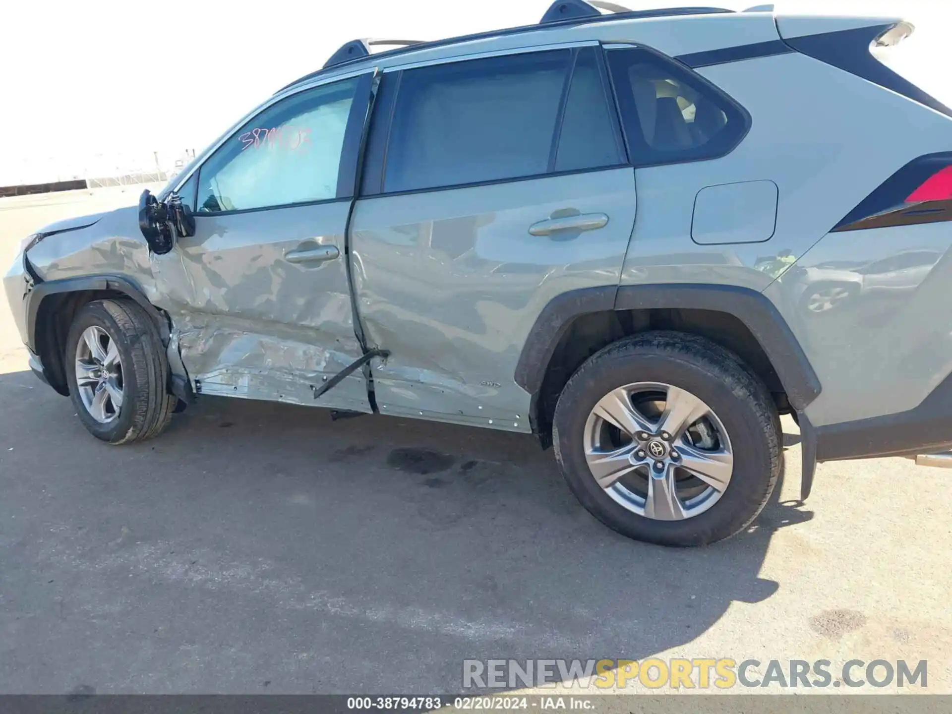 14 Photograph of a damaged car 4T3RWRFV4NU068267 TOYOTA RAV4 2022