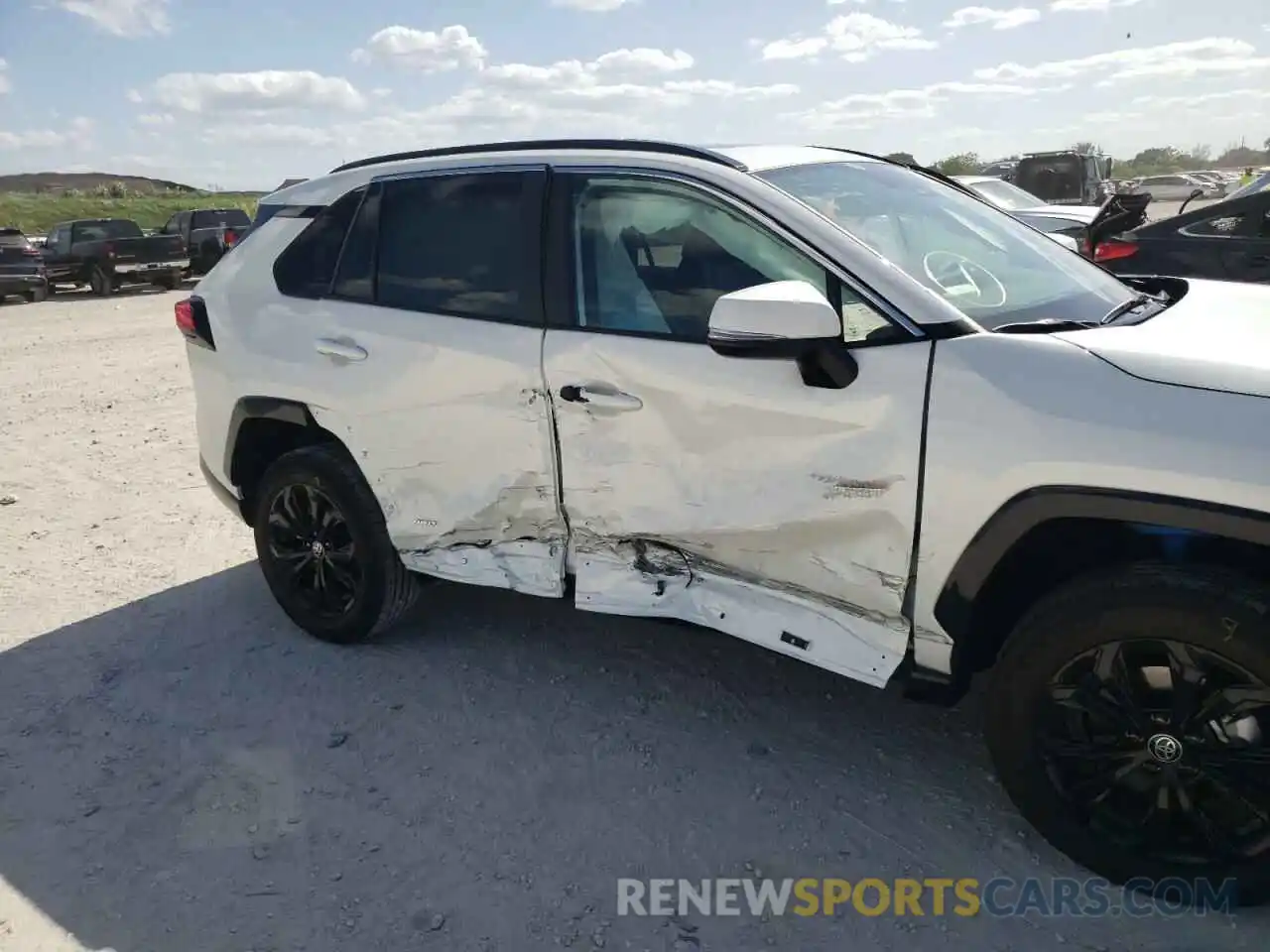 9 Photograph of a damaged car 4T3T6RFV6NU069295 TOYOTA RAV4 2022