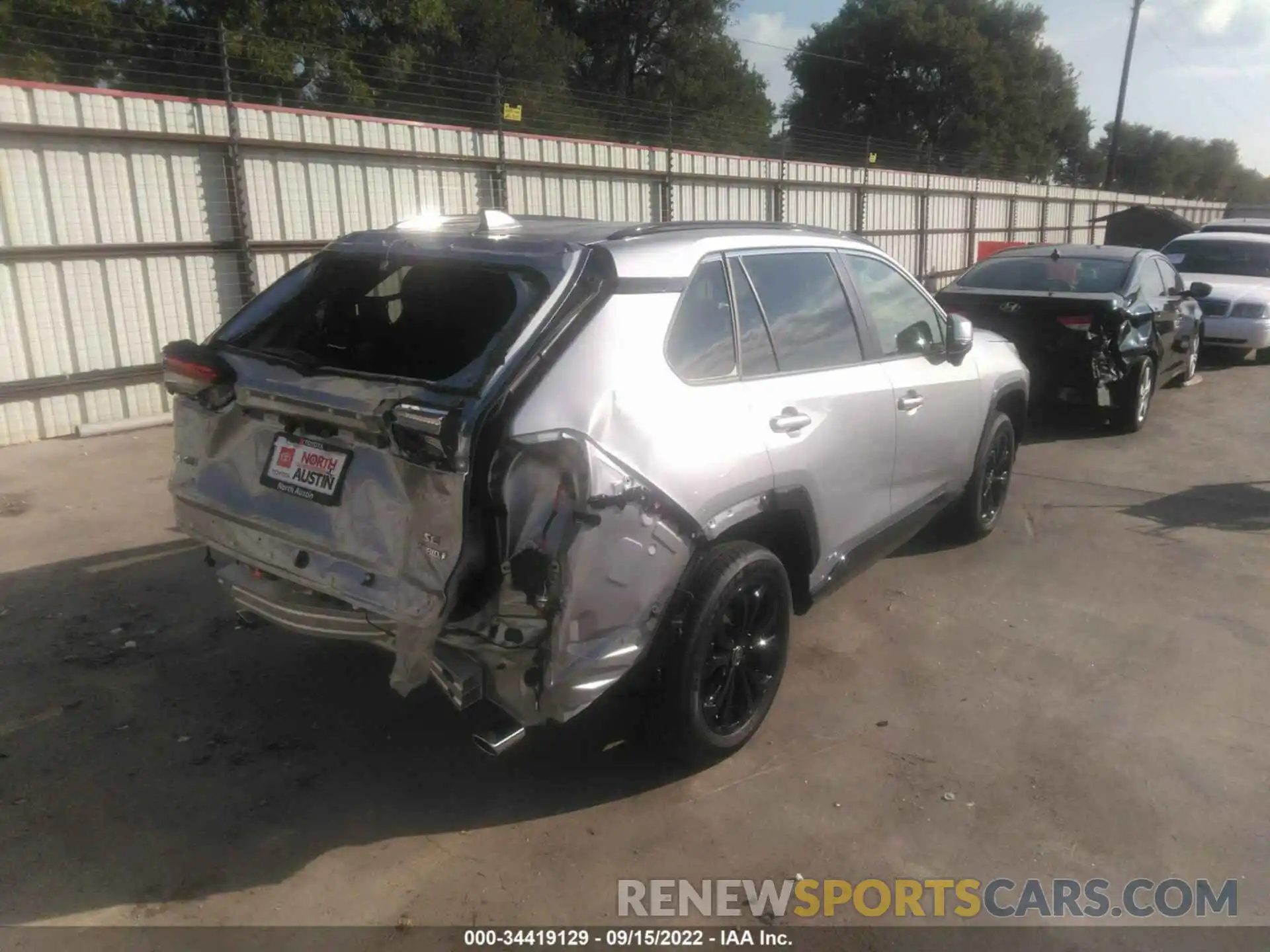 4 Photograph of a damaged car JTM16RFV1ND061495 TOYOTA RAV4 2022