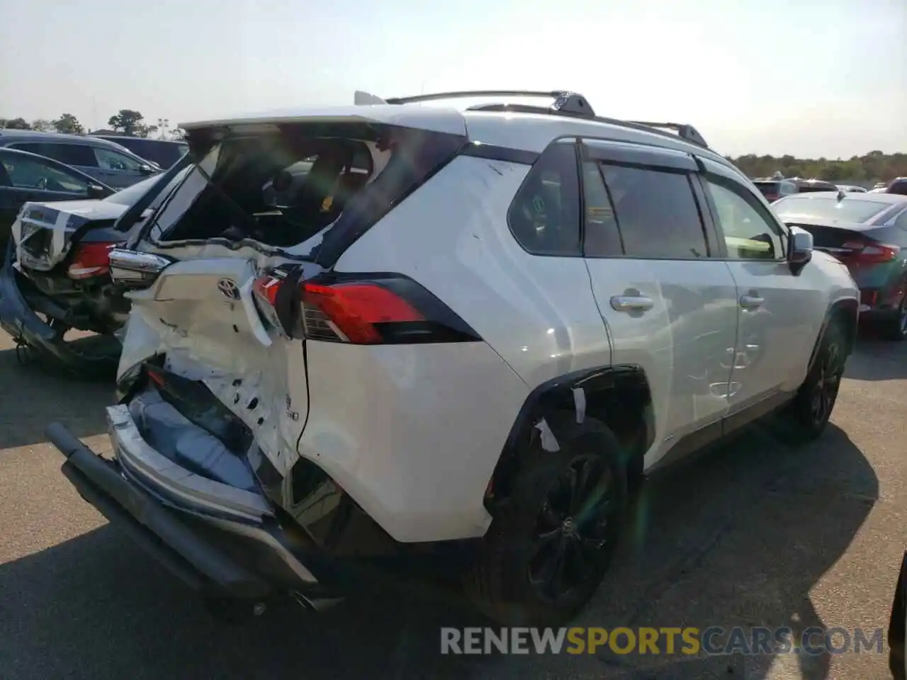 4 Photograph of a damaged car JTM16RFV8ND519792 TOYOTA RAV4 2022