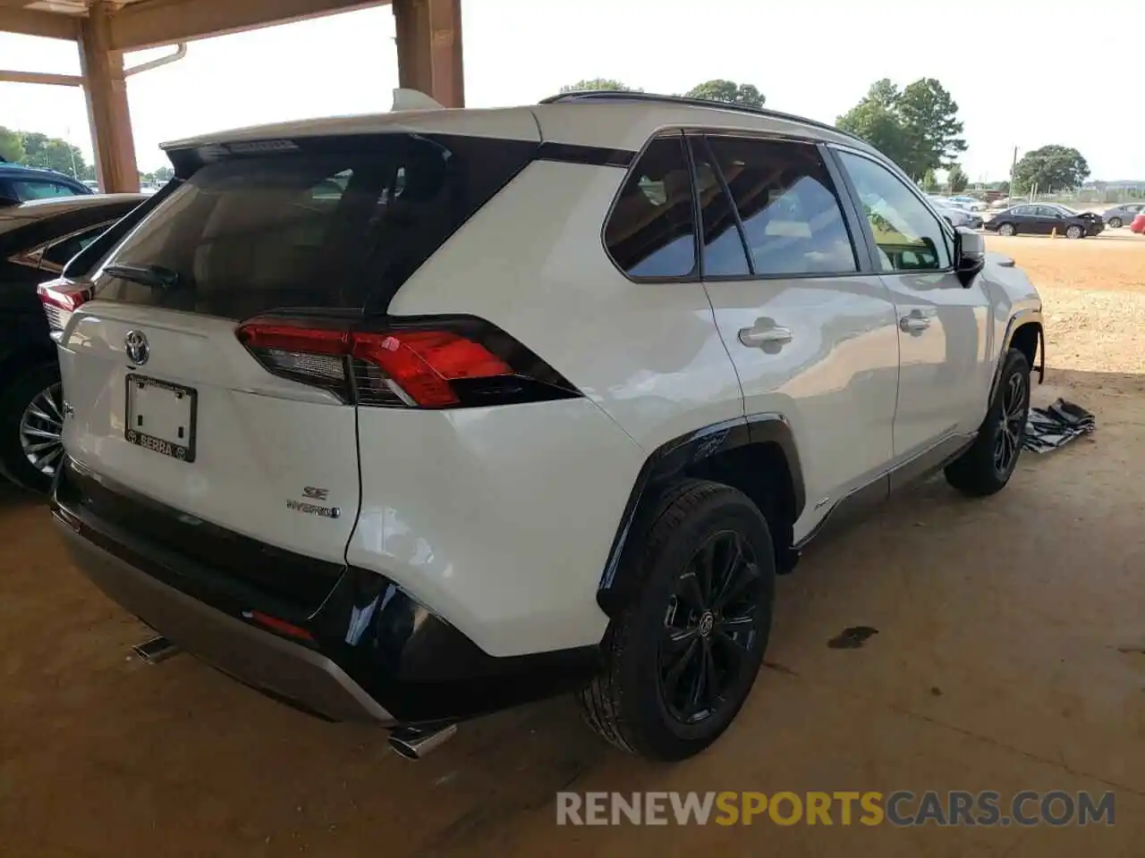 4 Photograph of a damaged car JTM16RFVXNJ017268 TOYOTA RAV4 2022