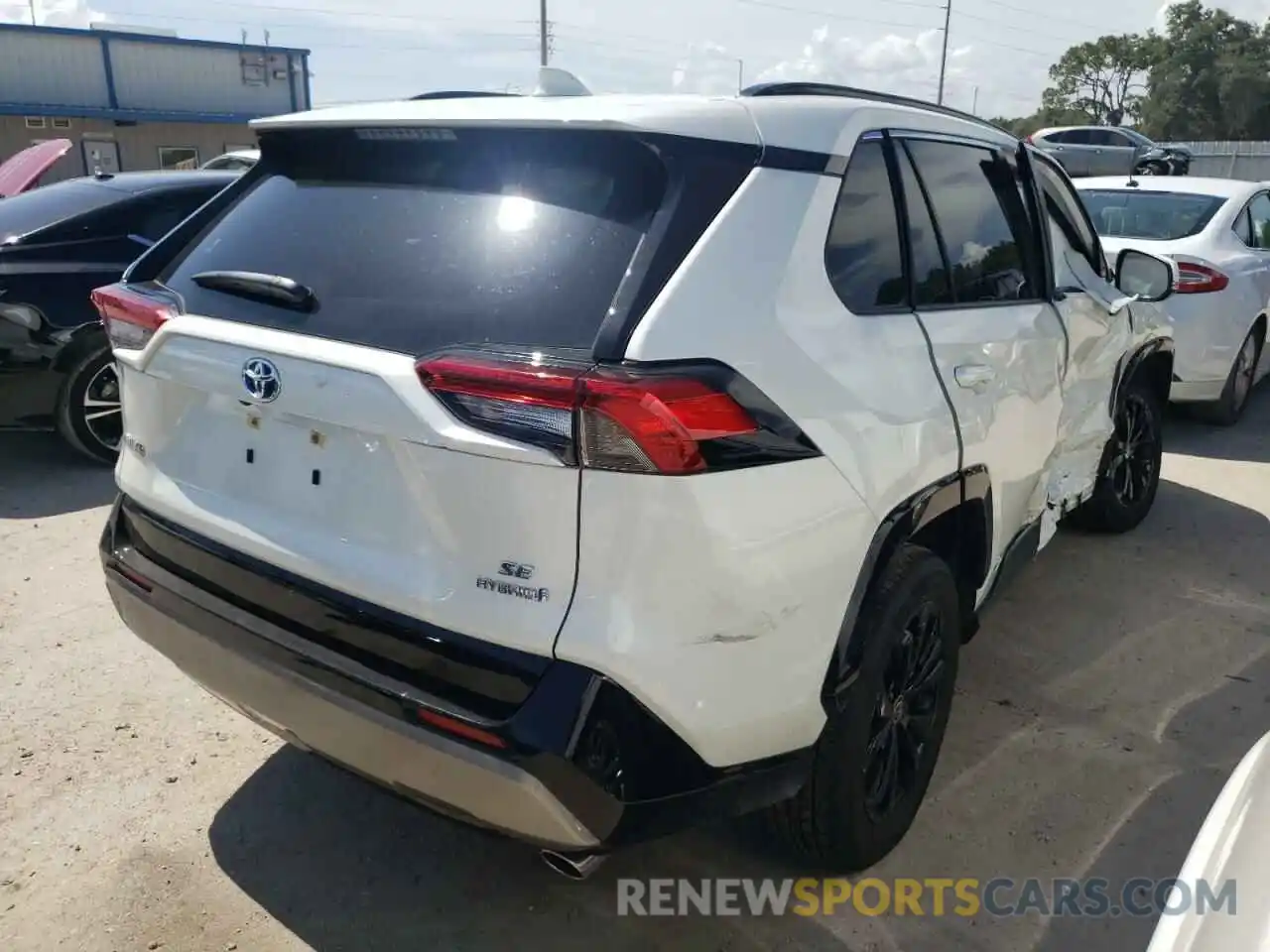 4 Photograph of a damaged car JTM16RFVXNJ019490 TOYOTA RAV4 2022