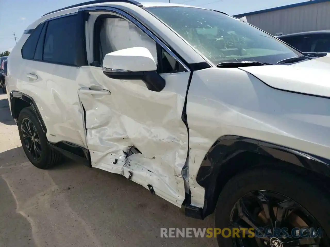 9 Photograph of a damaged car JTM16RFVXNJ019490 TOYOTA RAV4 2022