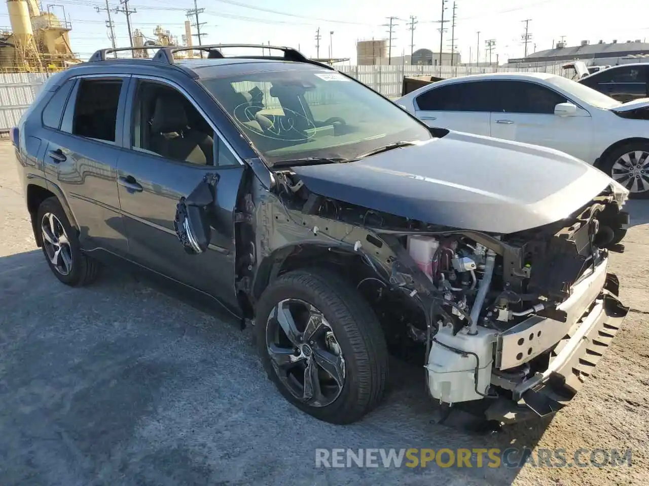 4 Photograph of a damaged car JTMAB3FV4ND101853 TOYOTA RAV4 2022