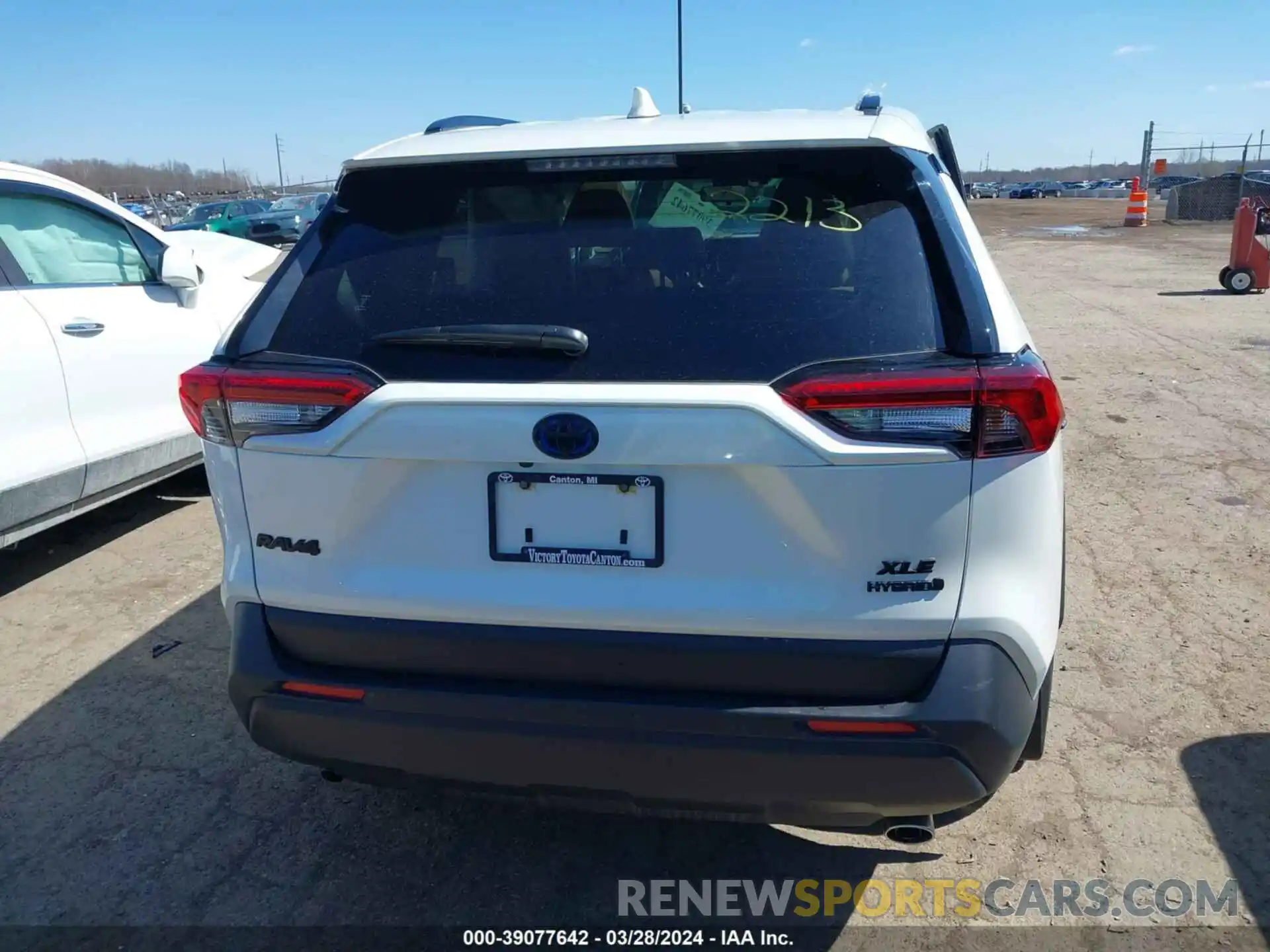 16 Photograph of a damaged car JTMB6RFV2ND052213 TOYOTA RAV4 2022